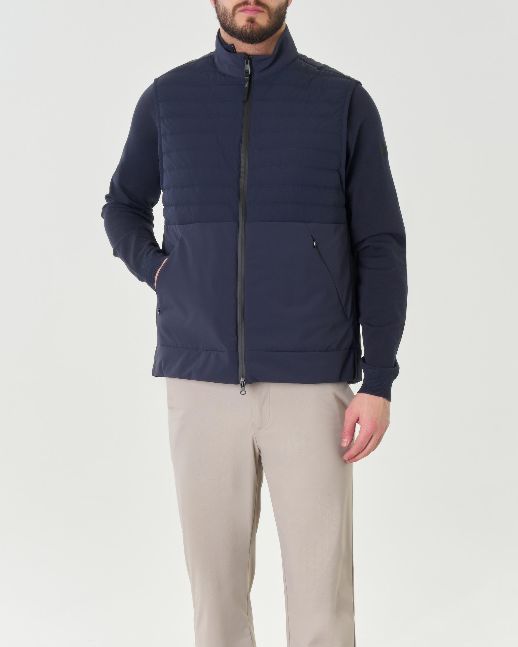 Gilet bi-materiale blu in tessuto tecnico stretch e nylon trapuntato