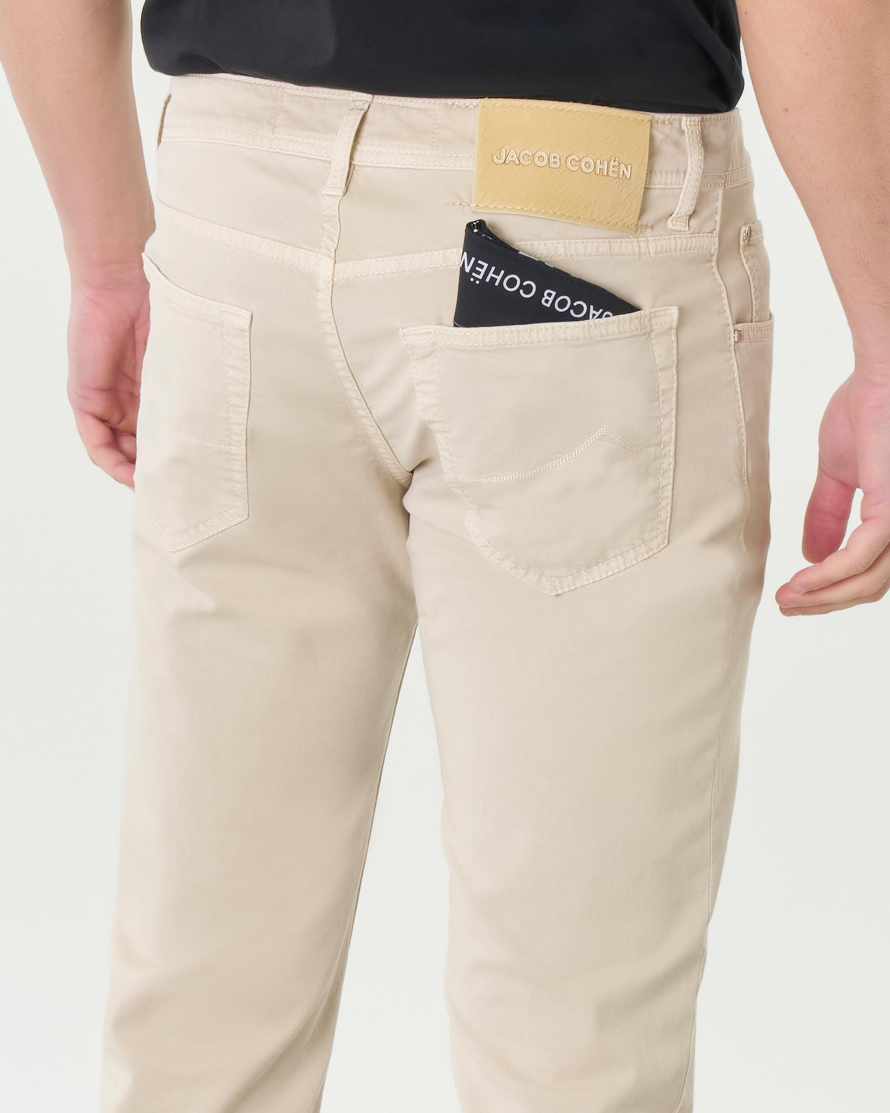 Pantalone Nick cinque tasche beige in gabardina di cotone stretch image