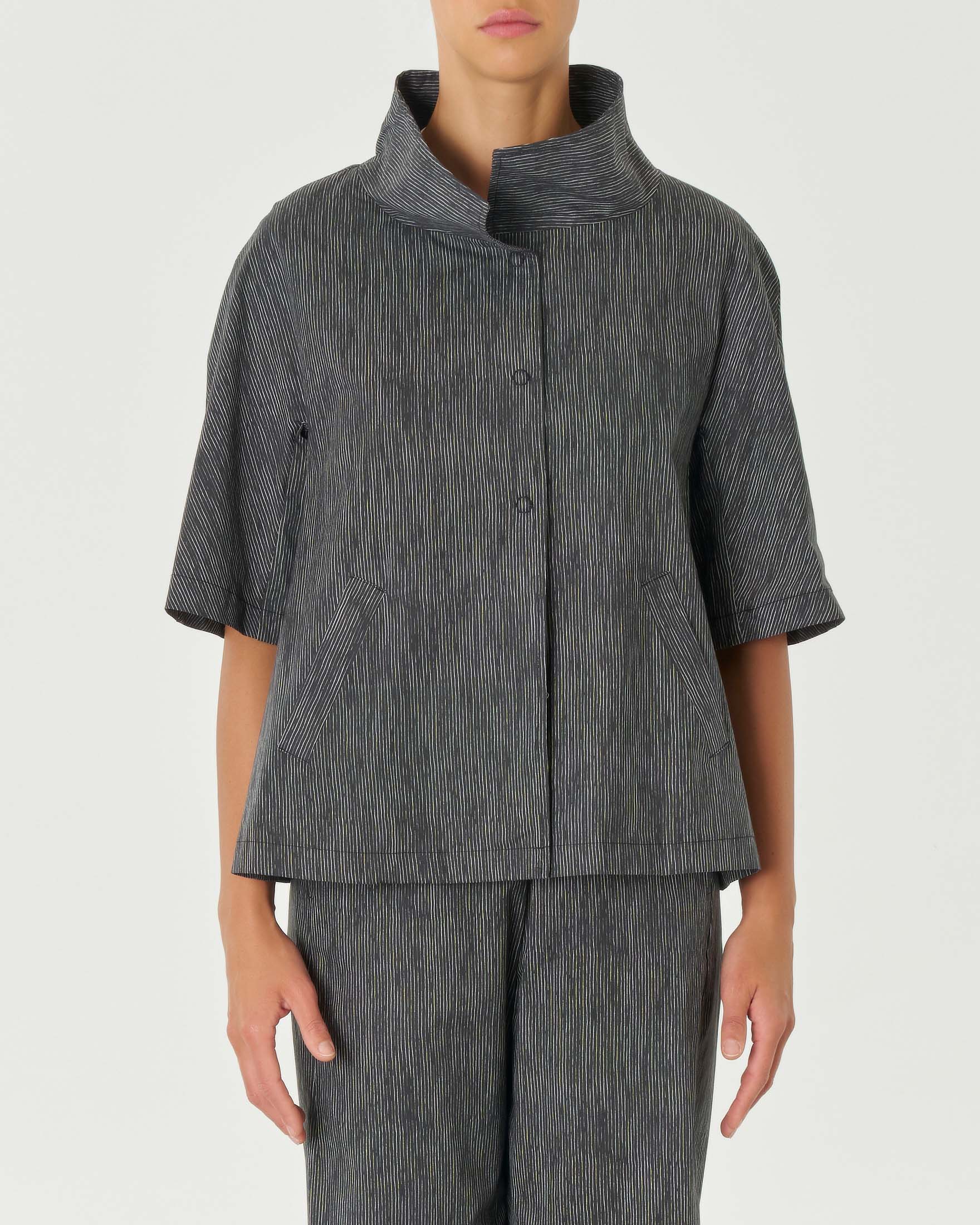 Giacchina in popeline di cotone stretch sale e pepe con maniche tre quarti e collo in piedi