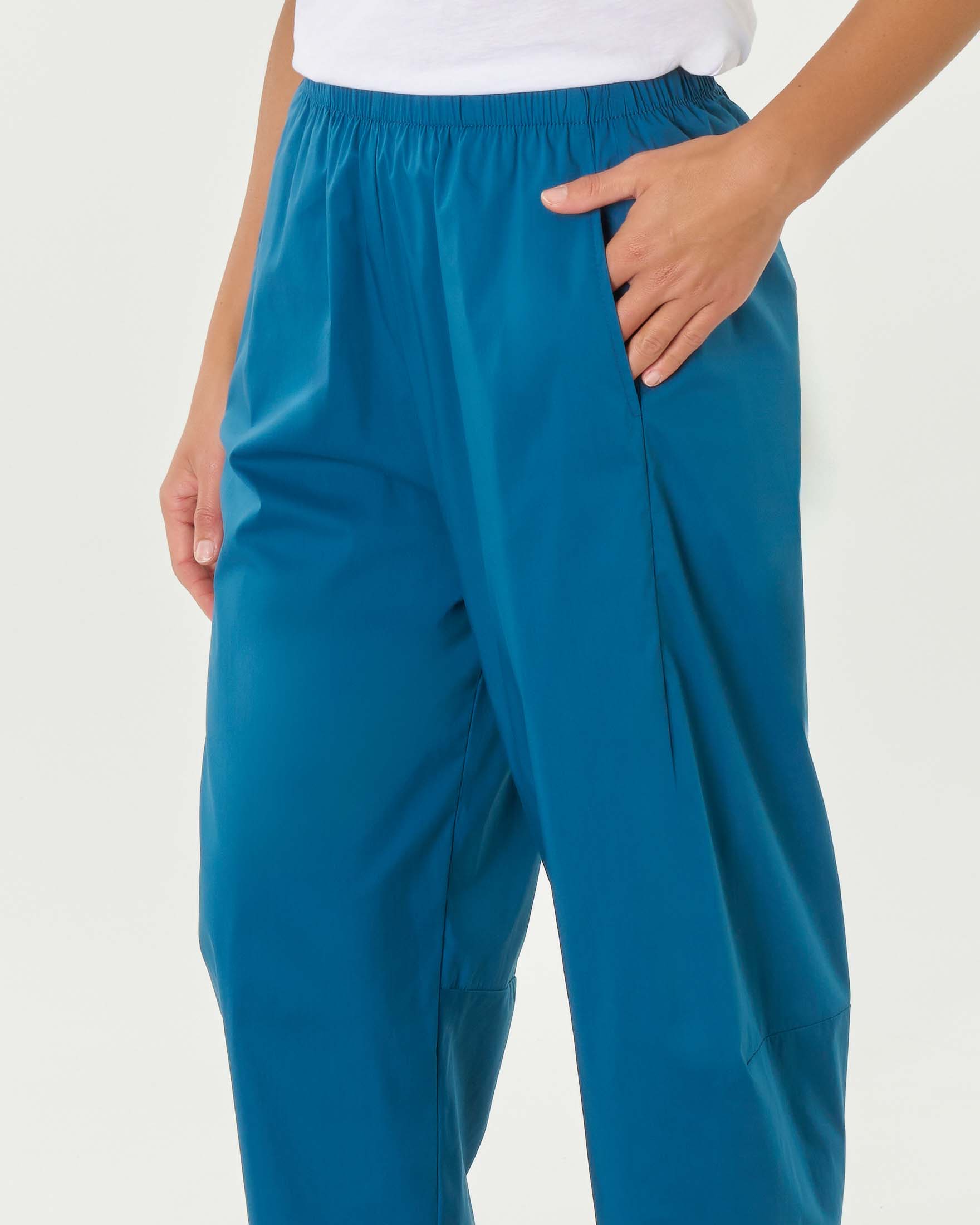 Pantaloni verde petrolio in popeline di cotone stretch dalla linea a pagliaccio image