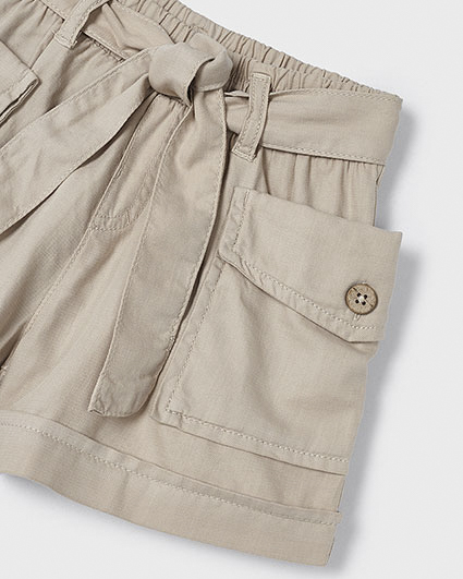 Short beige in cotone con tasconi e fusciacca