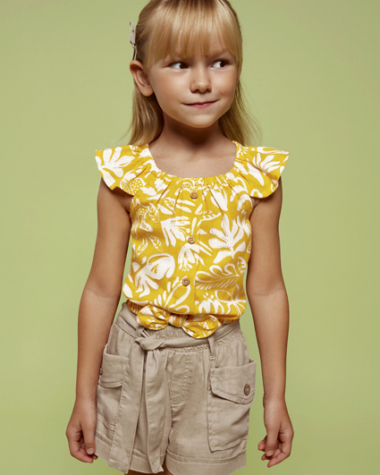 Short beige in cotone con tasconi e fusciacca