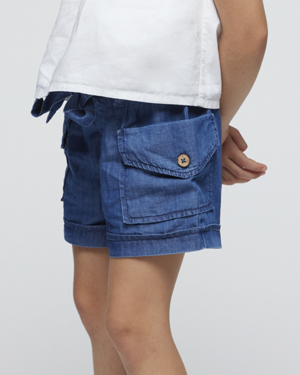 Short blu denim in cotone con tasconi e fusciacca 