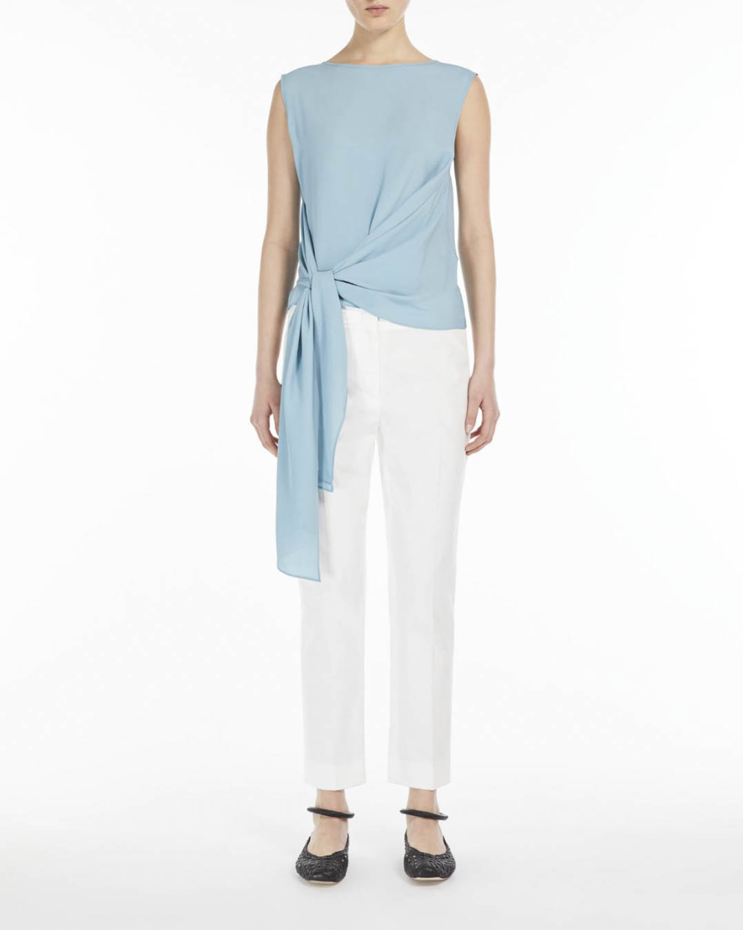 Top azzurro senza maniche in misto seta con motivo a nodo drappeggiato sul fondo