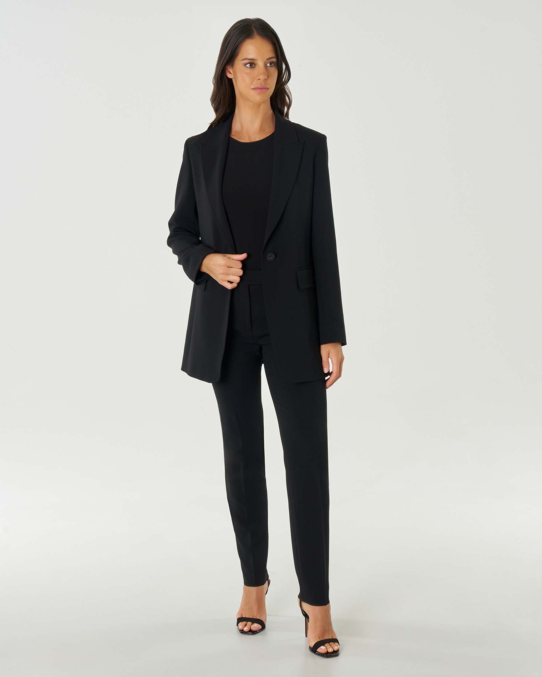 Pantaloni neri alla caviglia in cady dalla linea slim