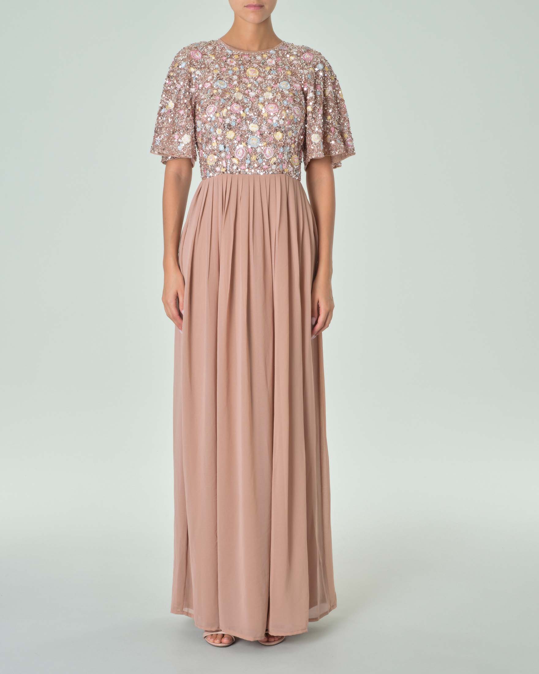 Abito lungo color cipria con gonna in georgette e corpetto a maniche corte in paillettes