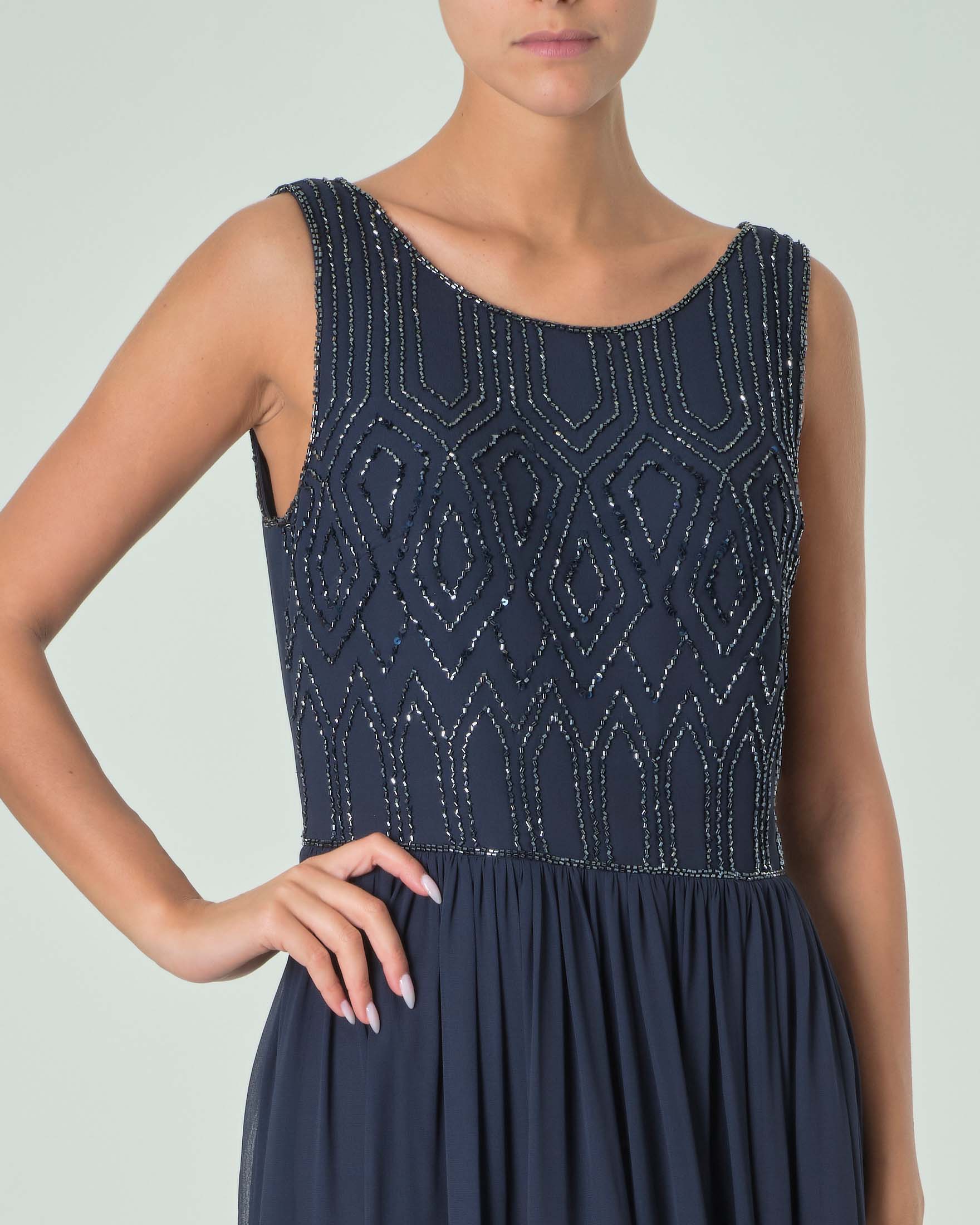 Abito lungo blu navy in creponne con corpetto smanicato ricamato in perline tono su tono image