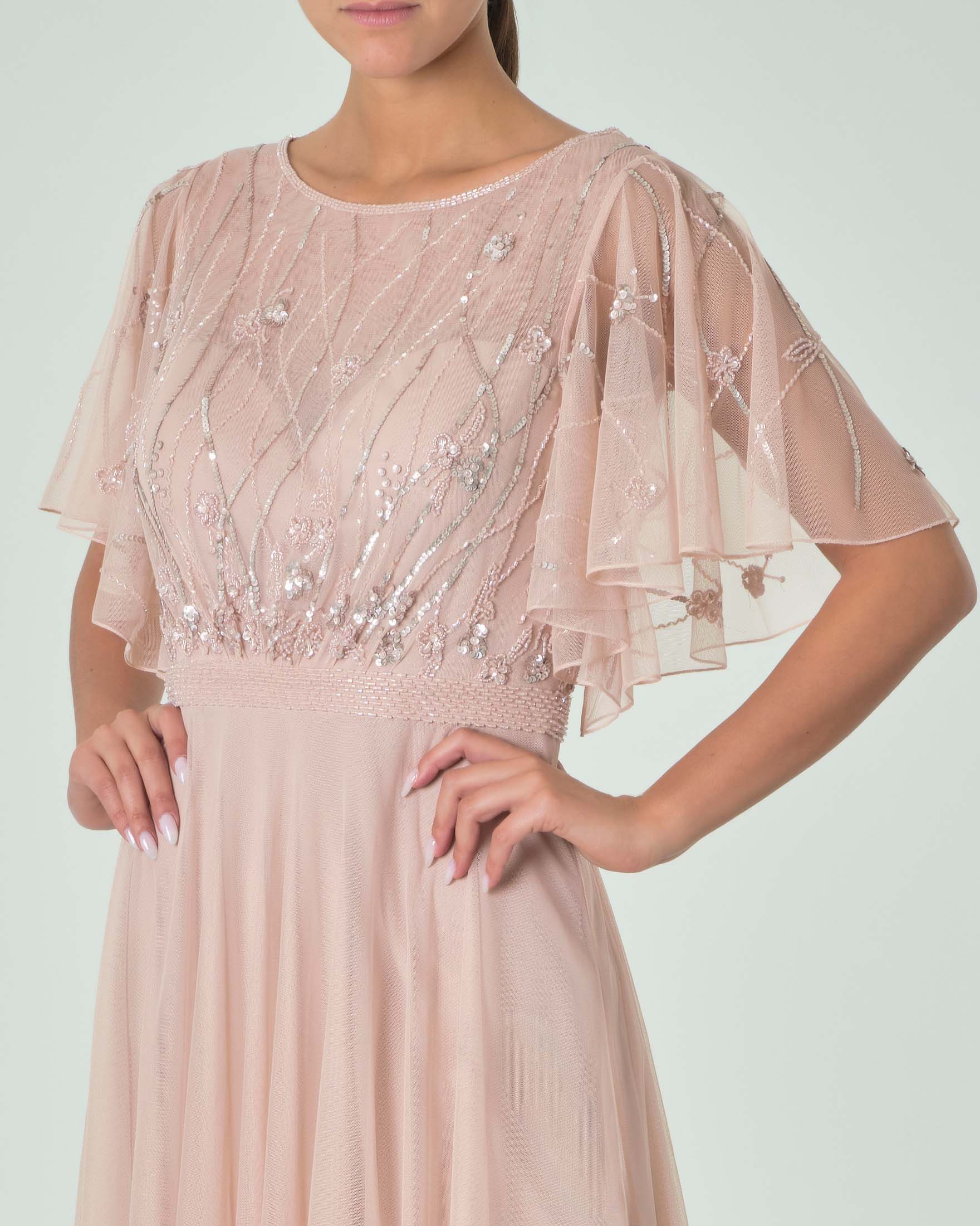 Abito lungo rosa cipria in tulle con mantellina ricamata in paillettes e perline tono su tono
