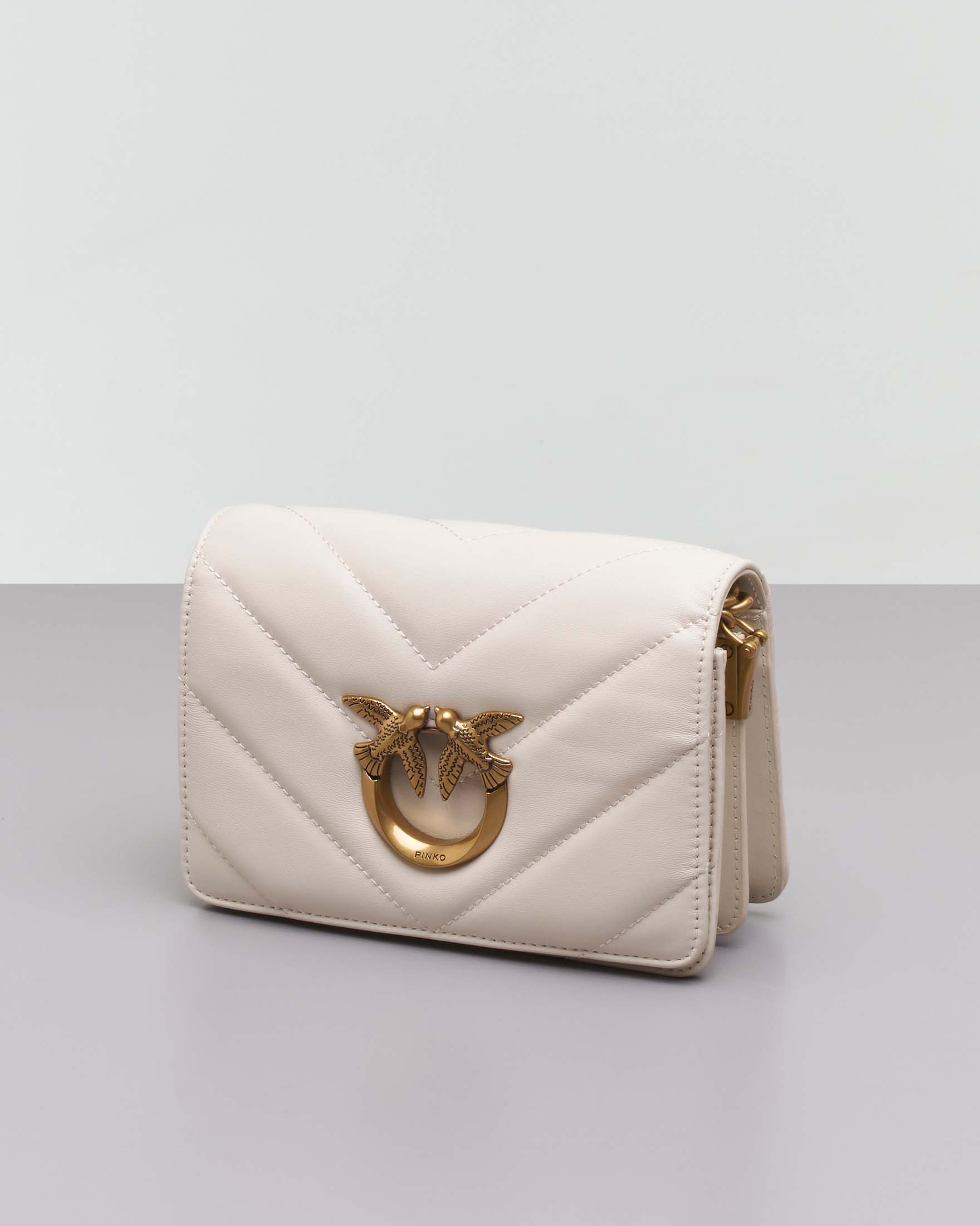 Mini Click Love Bag in pelle bianca a motivo trapuntato big chevron con fibbia dorata Love Birds effetto cut out