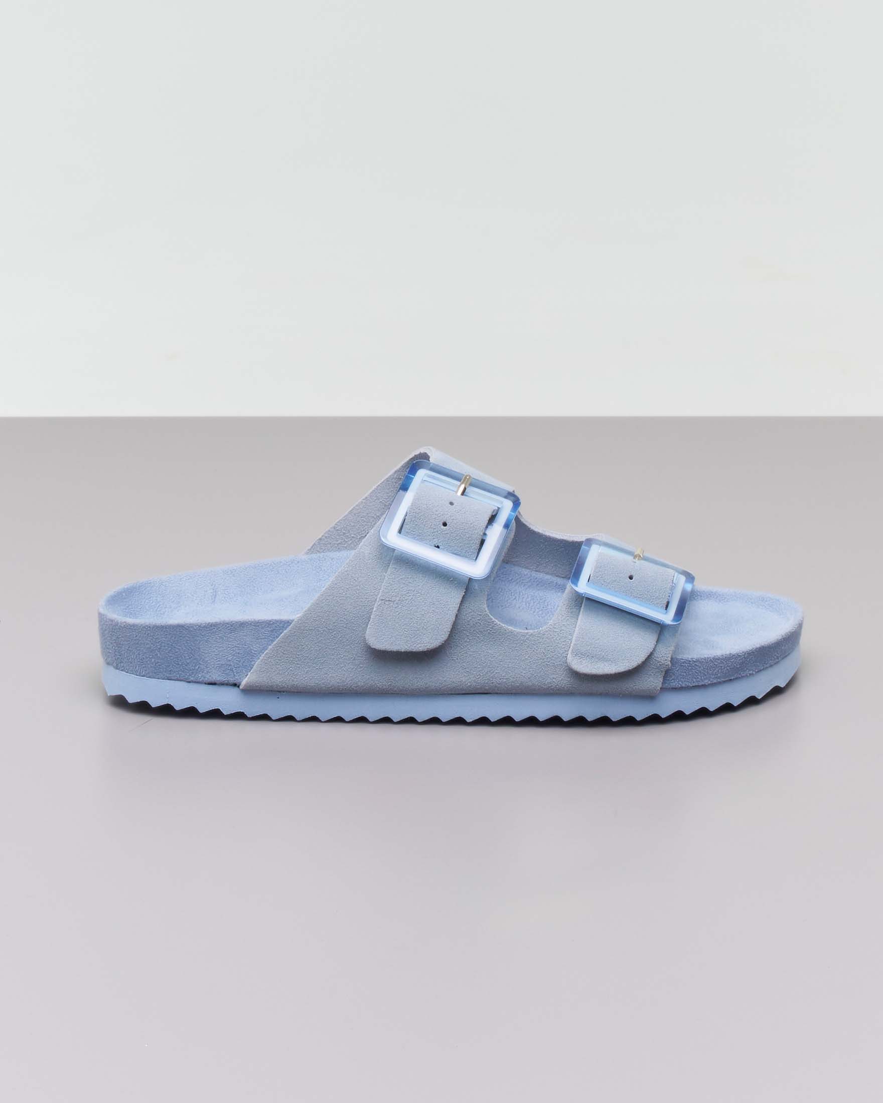 Sandali azzurri in suede con doppia fascetta e fibbie di chiusura tono su tono