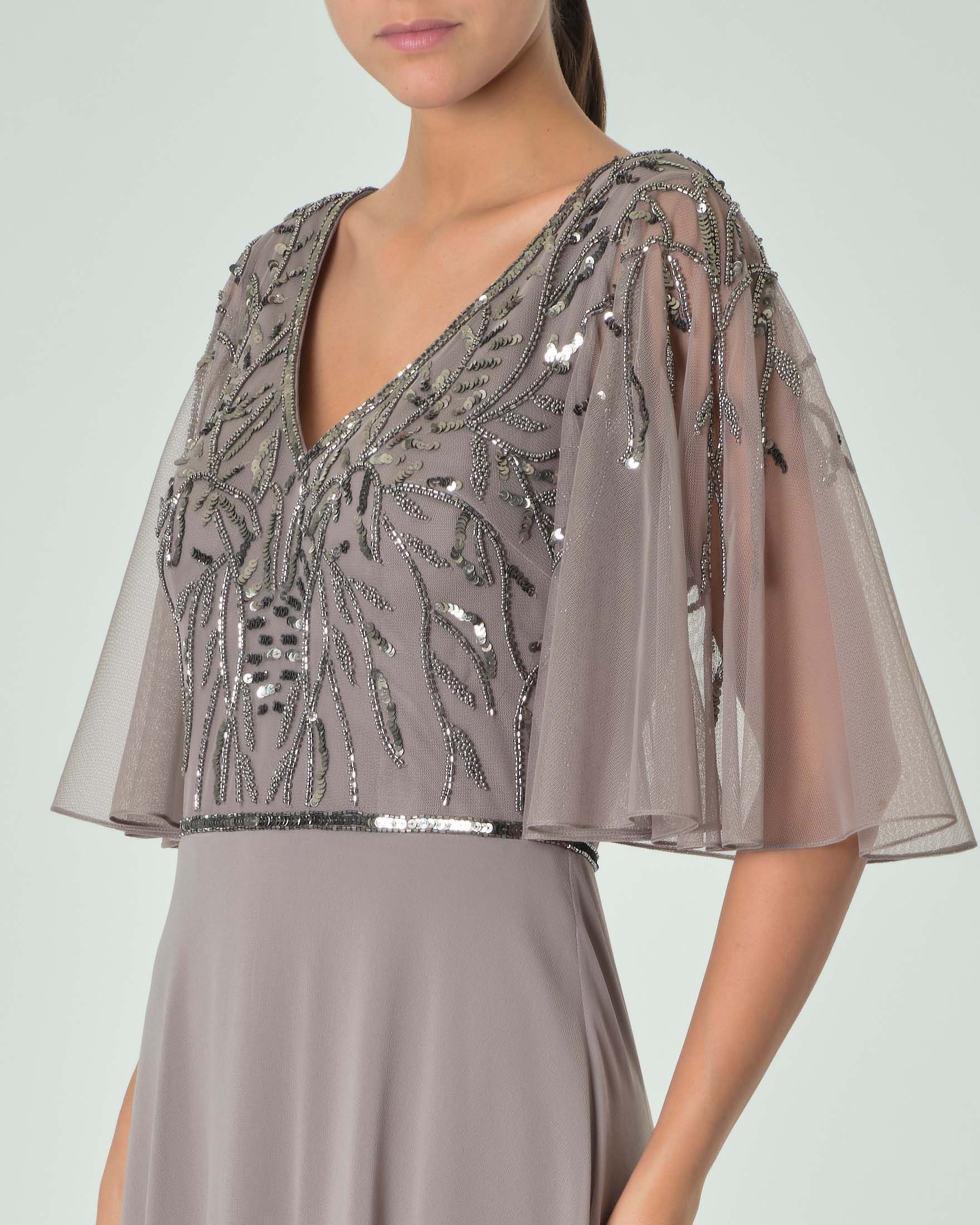Abito lungo grigio in georgette con maniche al gomito a mantella e ricami in paillettes tono su tono image