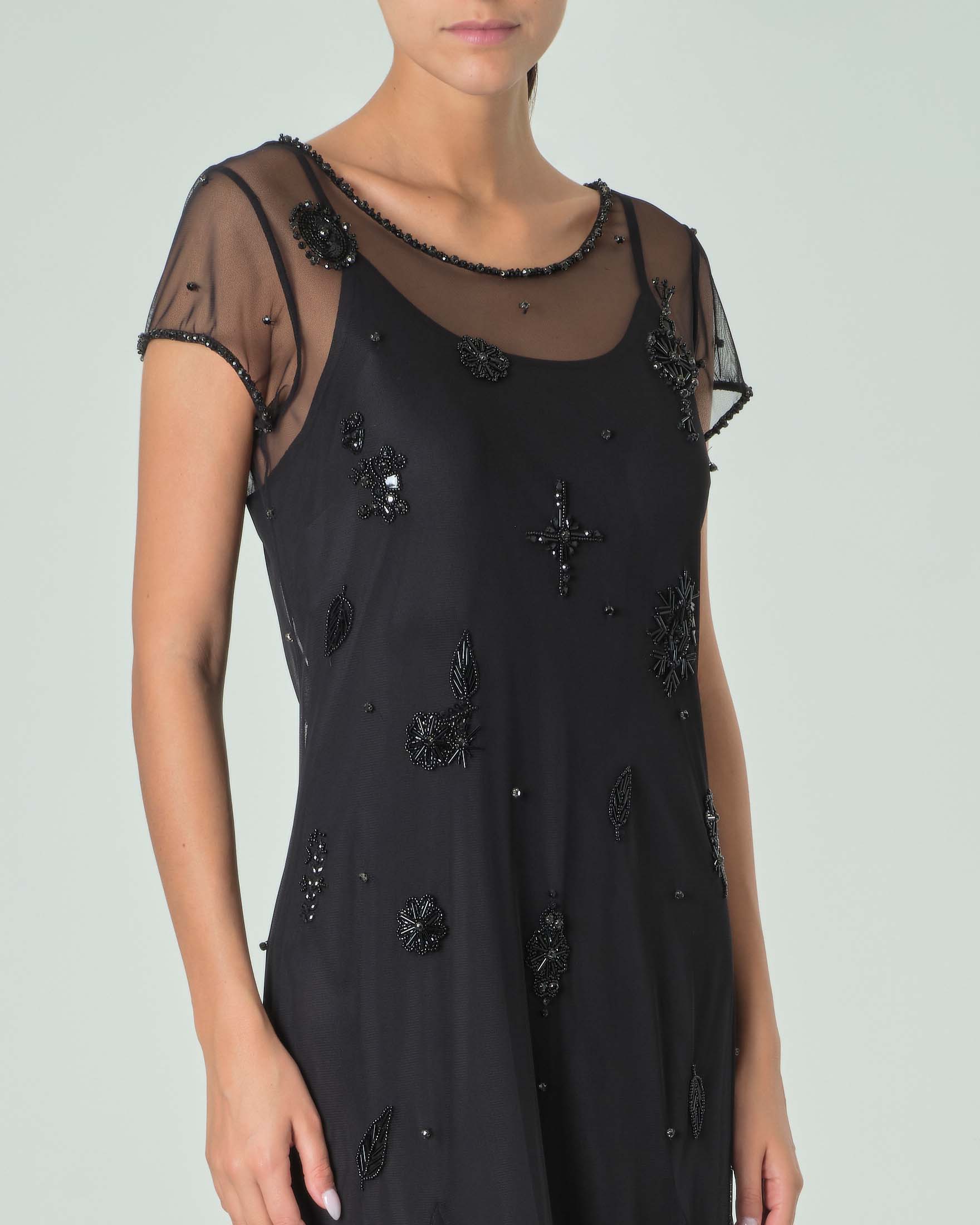 Abito lungo in tulle con ricami in perline tono su tono e sottoveste con spalline sottili image