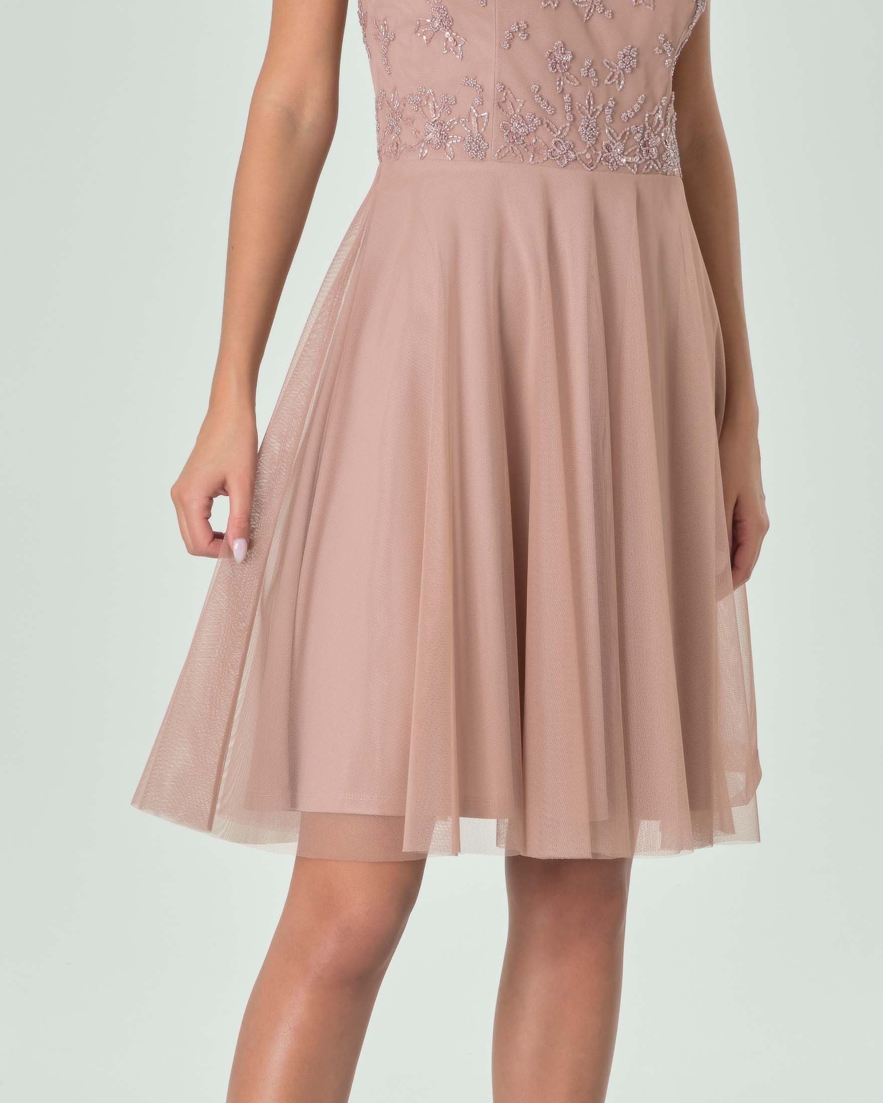Abito corto rosa in tulle senza maniche con corpetto ricamato in perline tono su tono image