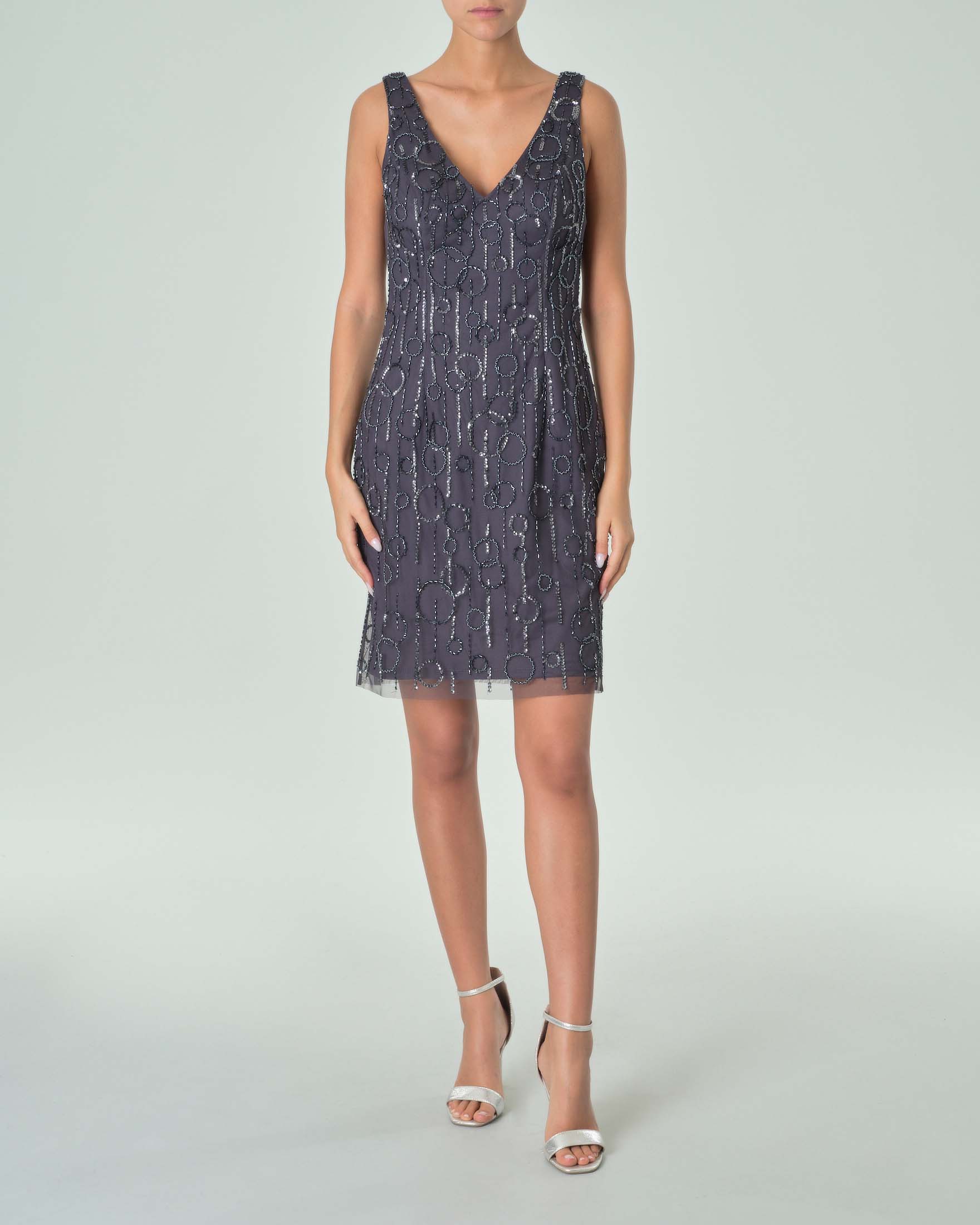 Tubino senza maniche in tuelle grigio piombo ricamato in perline tono su tono all over