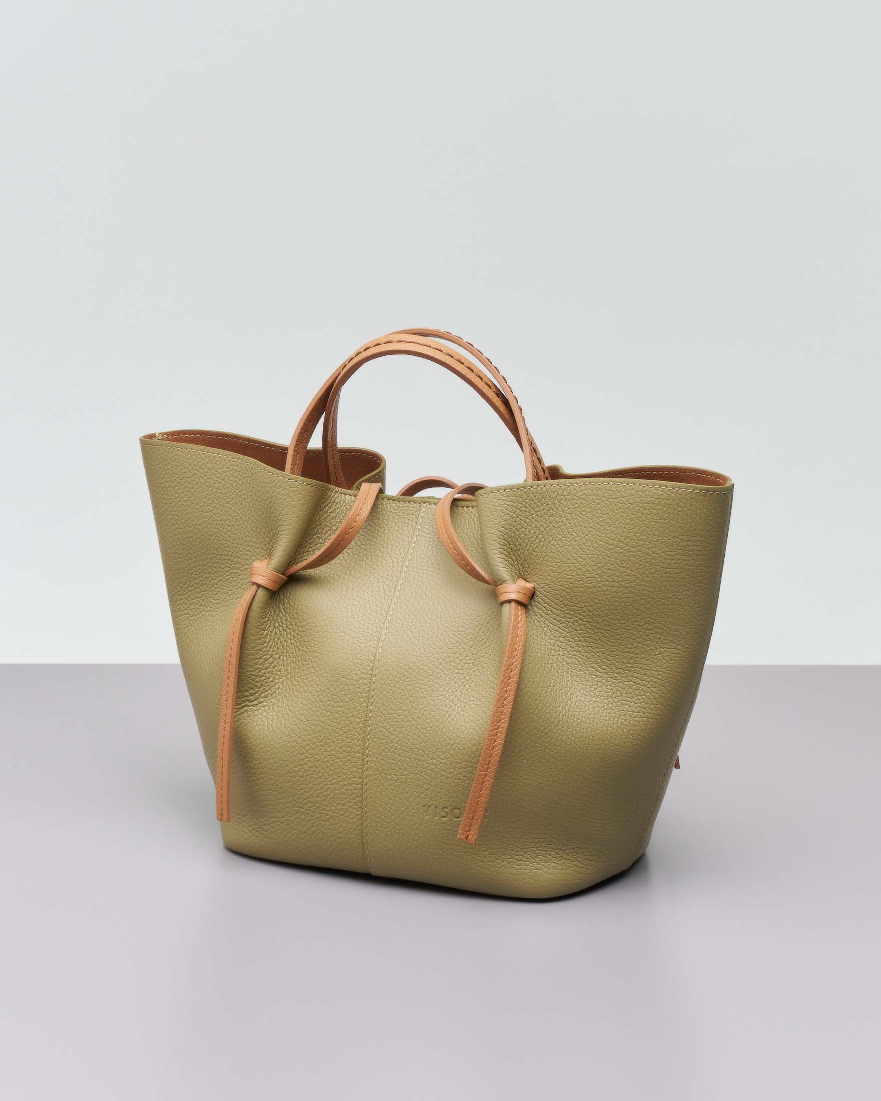 Borsa a mano verde oliva in pelle martellata con manici a contrasto e pochette color cuoio