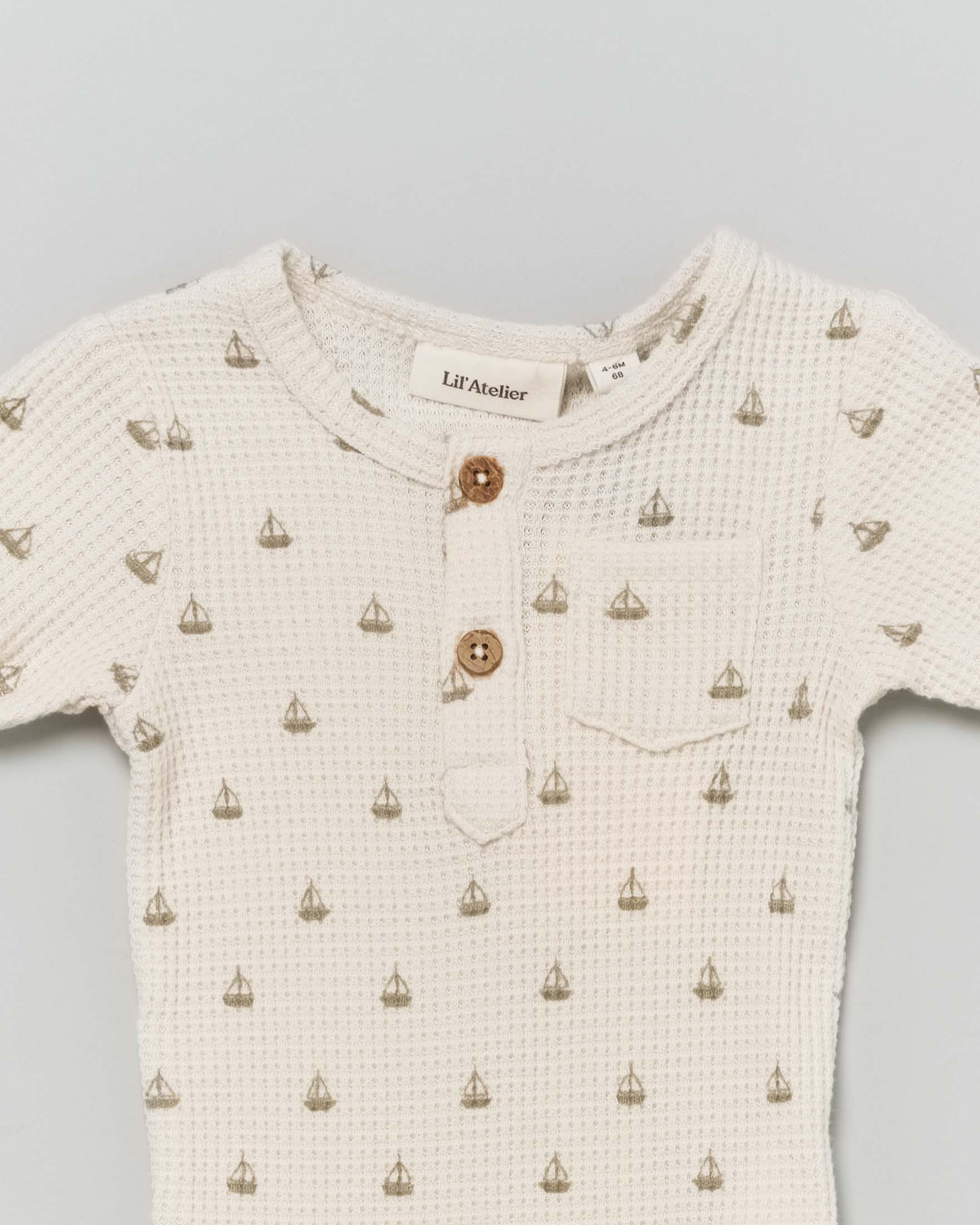 Body panna in cotone traforato a maniche corte con stampa barchette 1-18 mesi image