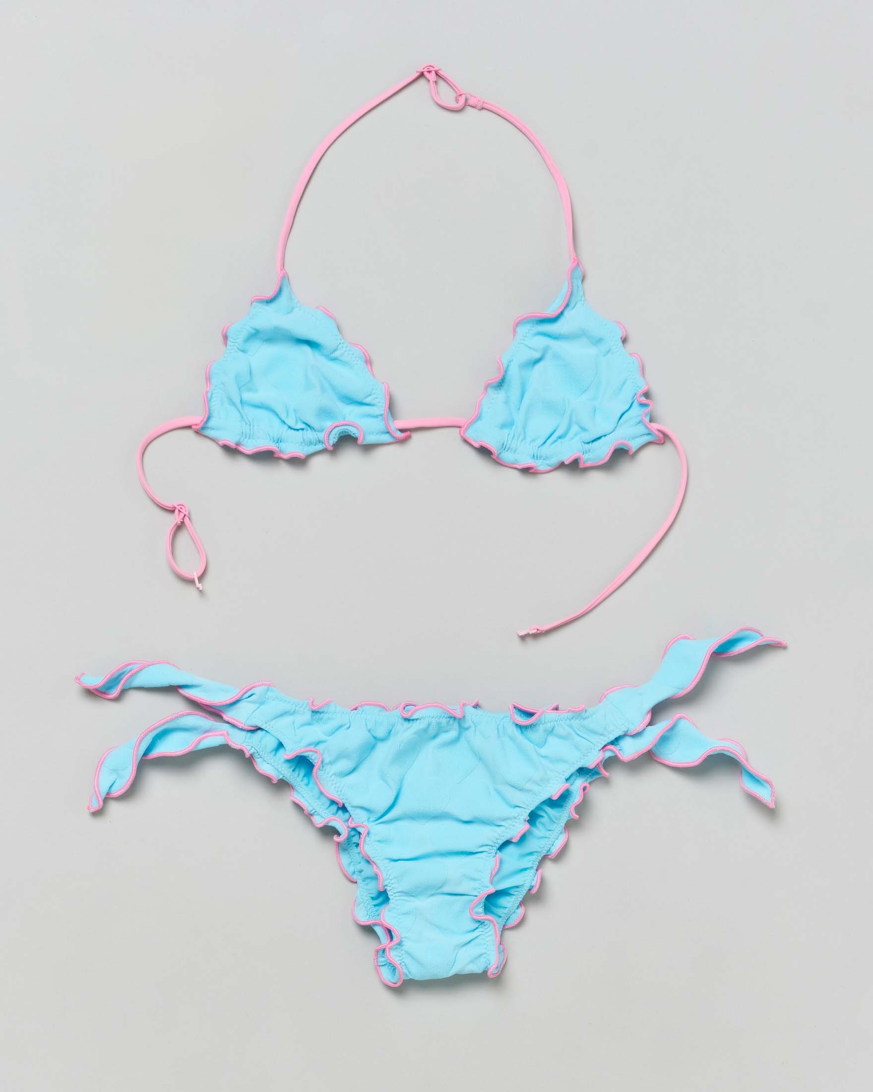 Bikini Cris azzurro a triangolo con profili rosa e stampa floccata a cuori