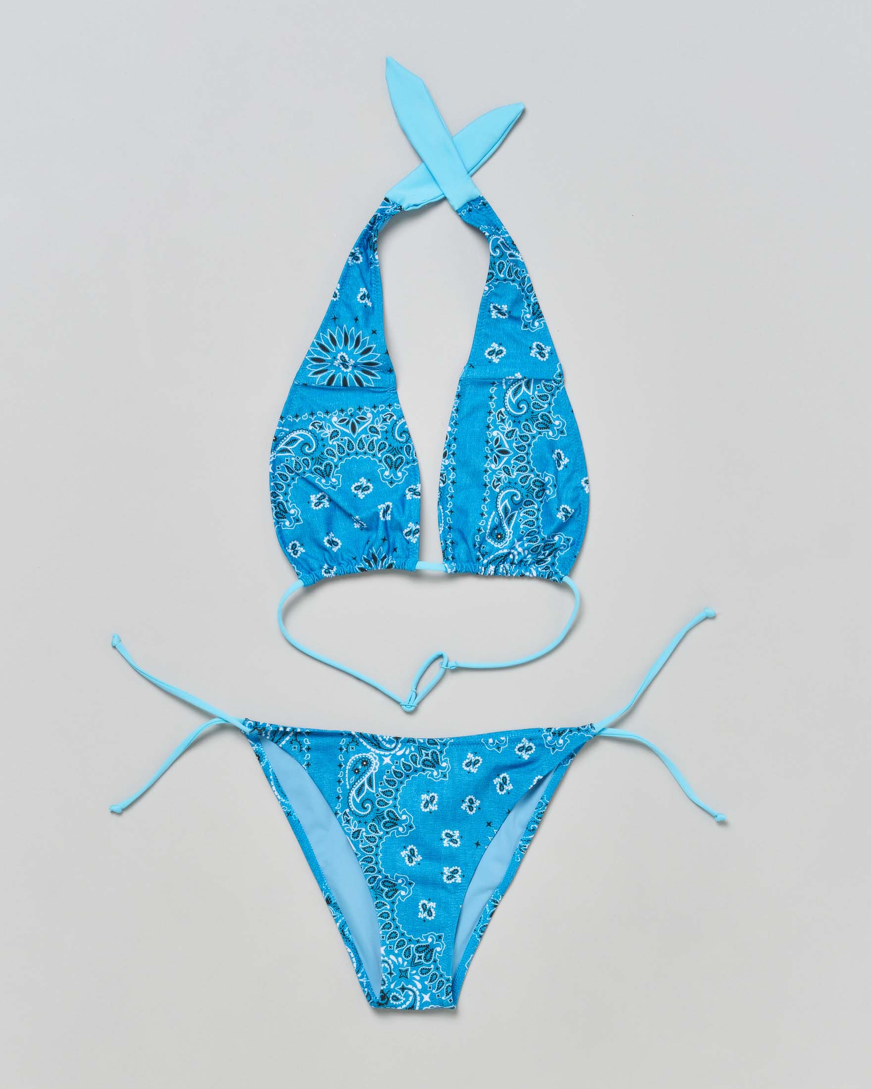 Bikini Aryanna a triangolo con stampa bandana effetto denim azzurro 