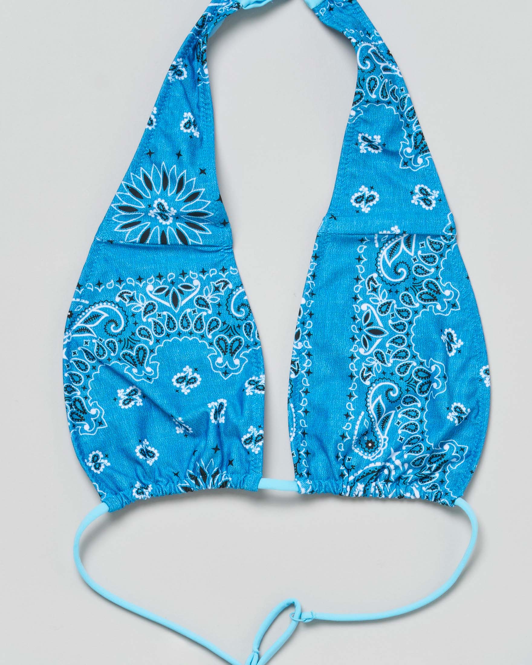 Bikini Aryanna a triangolo con stampa bandana effetto denim azzurro  image