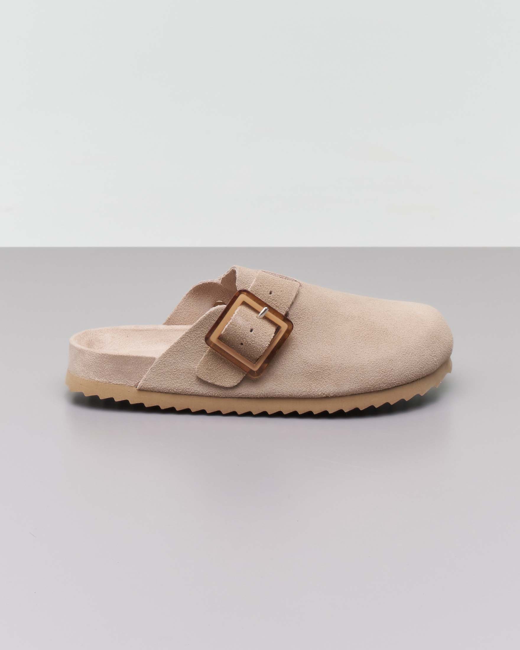 Sabot beige in pelle scamosciata con fibbia