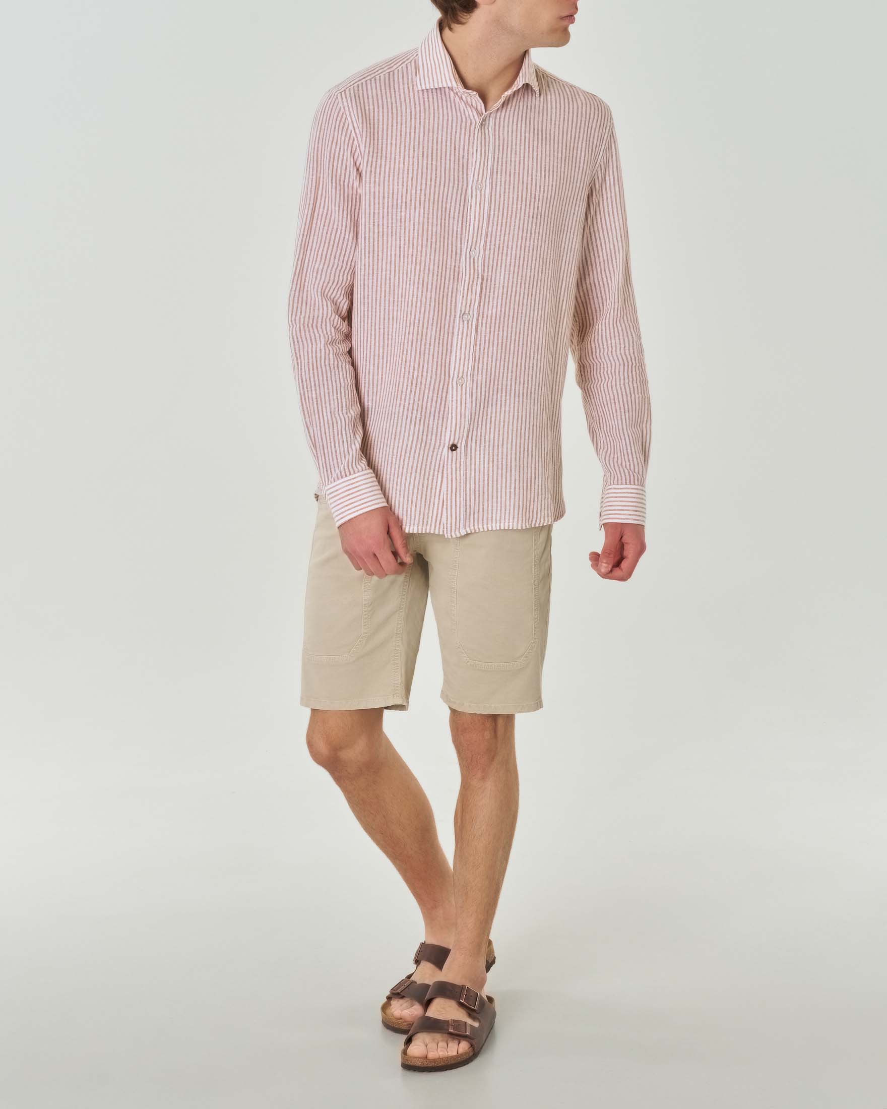 Camicia bastoncino bianca e rossa a righe sottili in cotone e lino con colletto alla francese