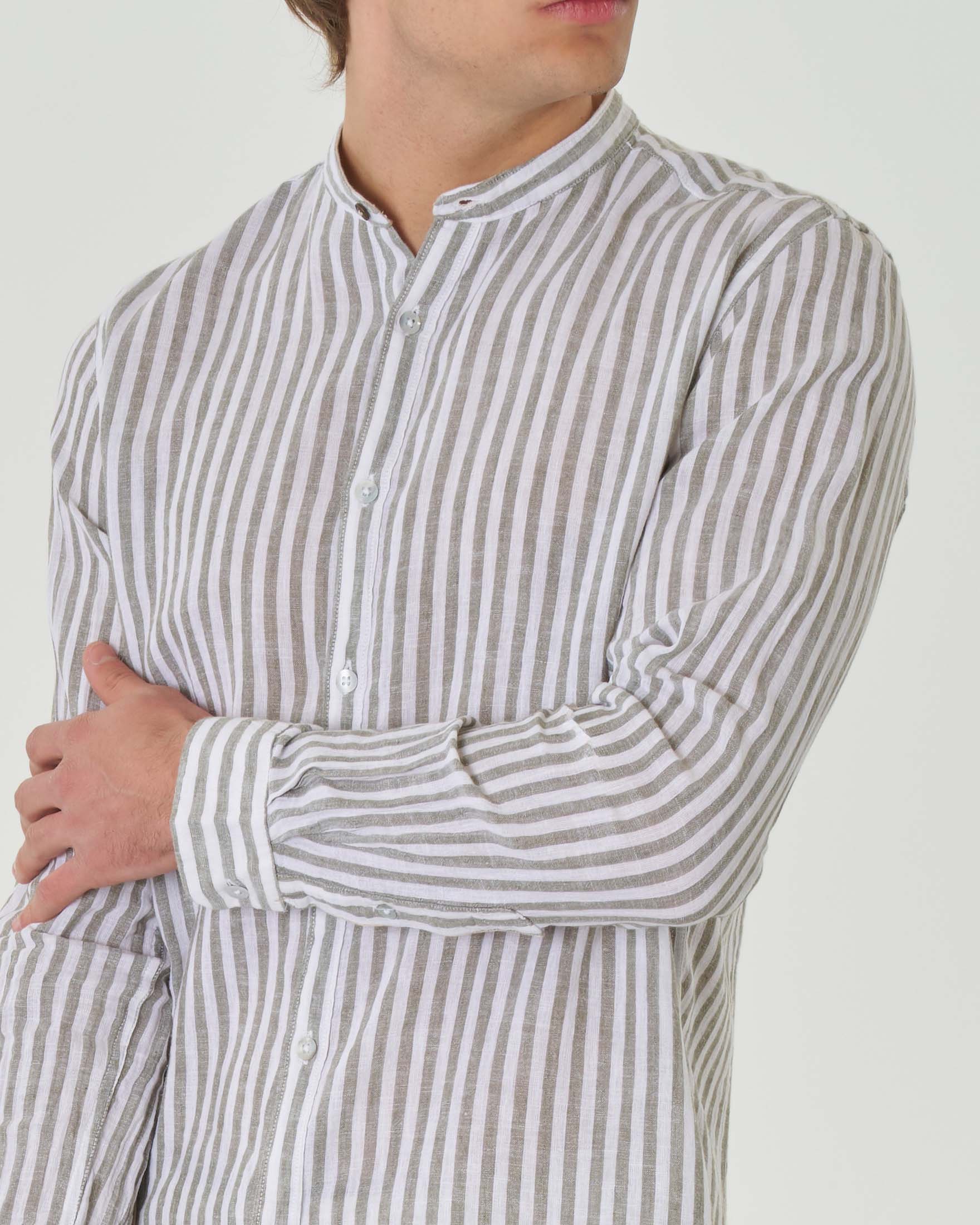 Camicia panna in misto lino a righe verdi militare con colletto