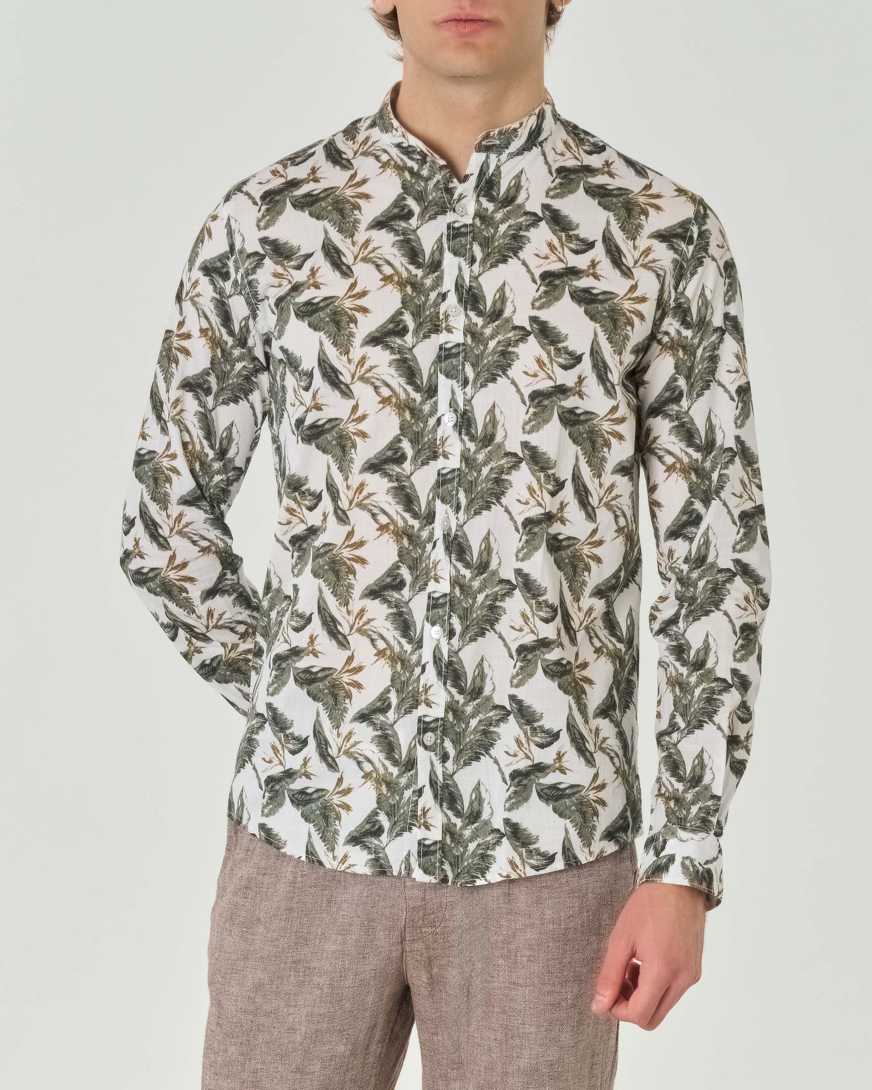 Camcia in puro cotone con fantasia a foglie verdi e colletto alla coreana