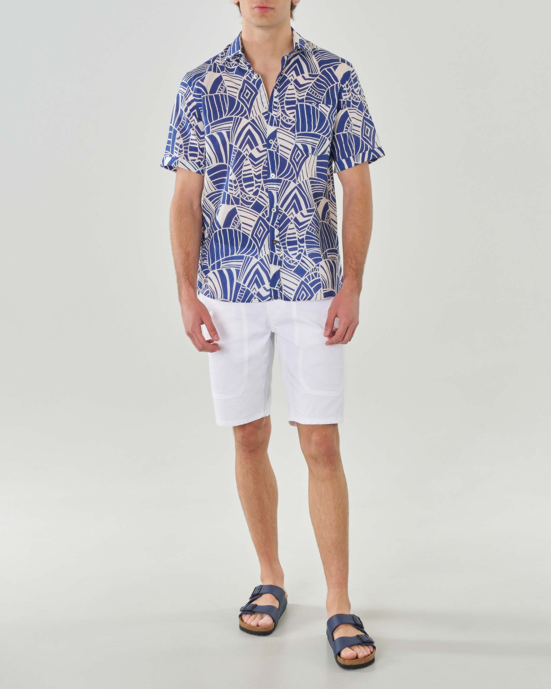 Camicia mezza manica in misto lino e cotone a fantasia geometrica blu royal e panna