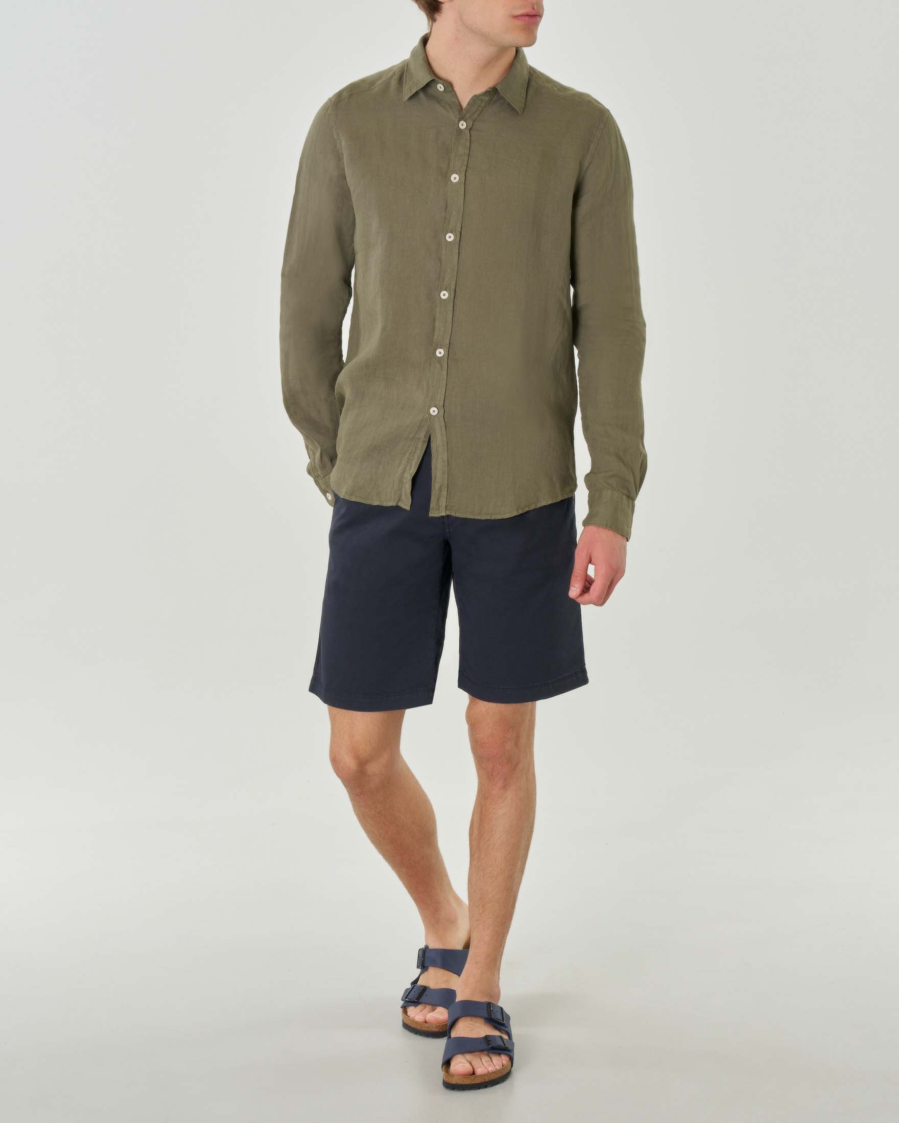 Camicia verde militare in puro lino con colletto classico all'italiana