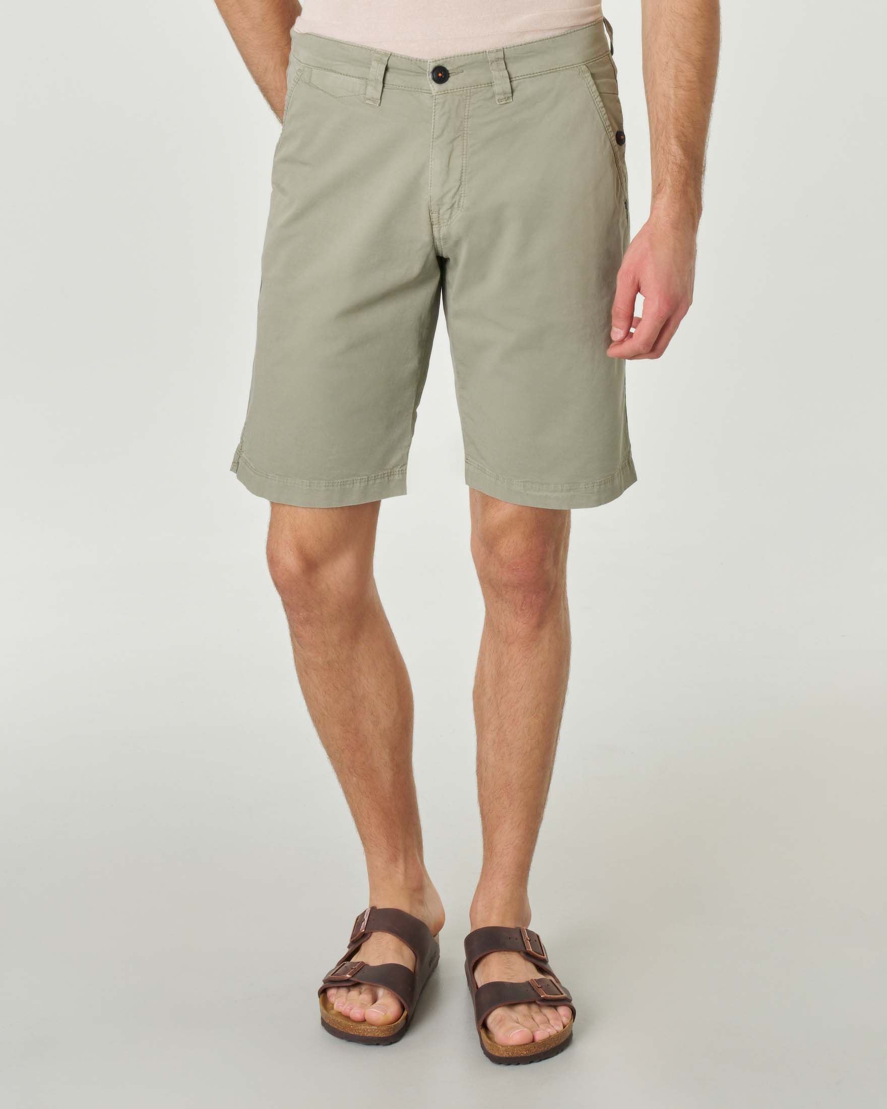 Bermuda chino verde salvia in gabardina di cotone stretch