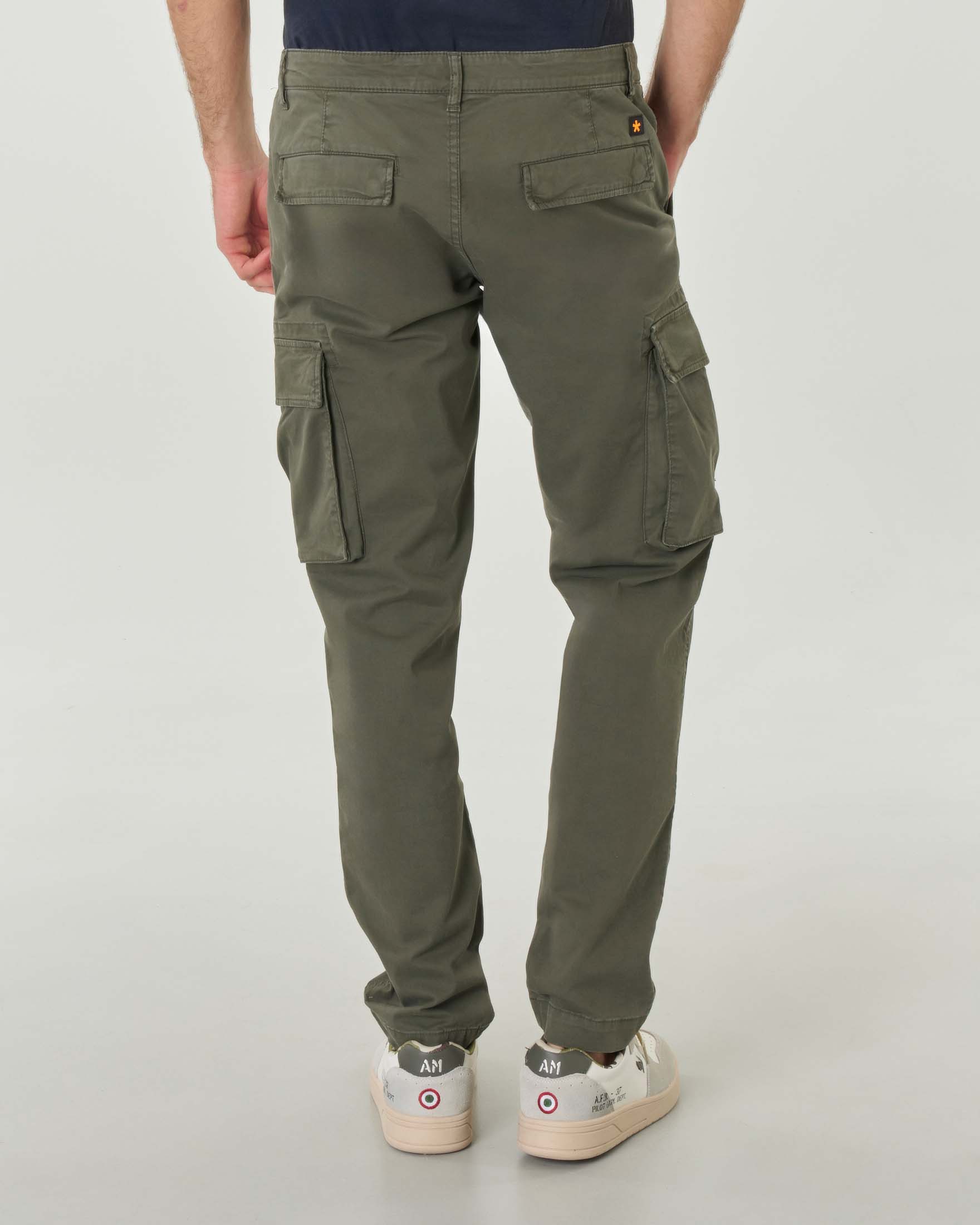 Pantalone cargo verde militare in gabardina di cotone stretch