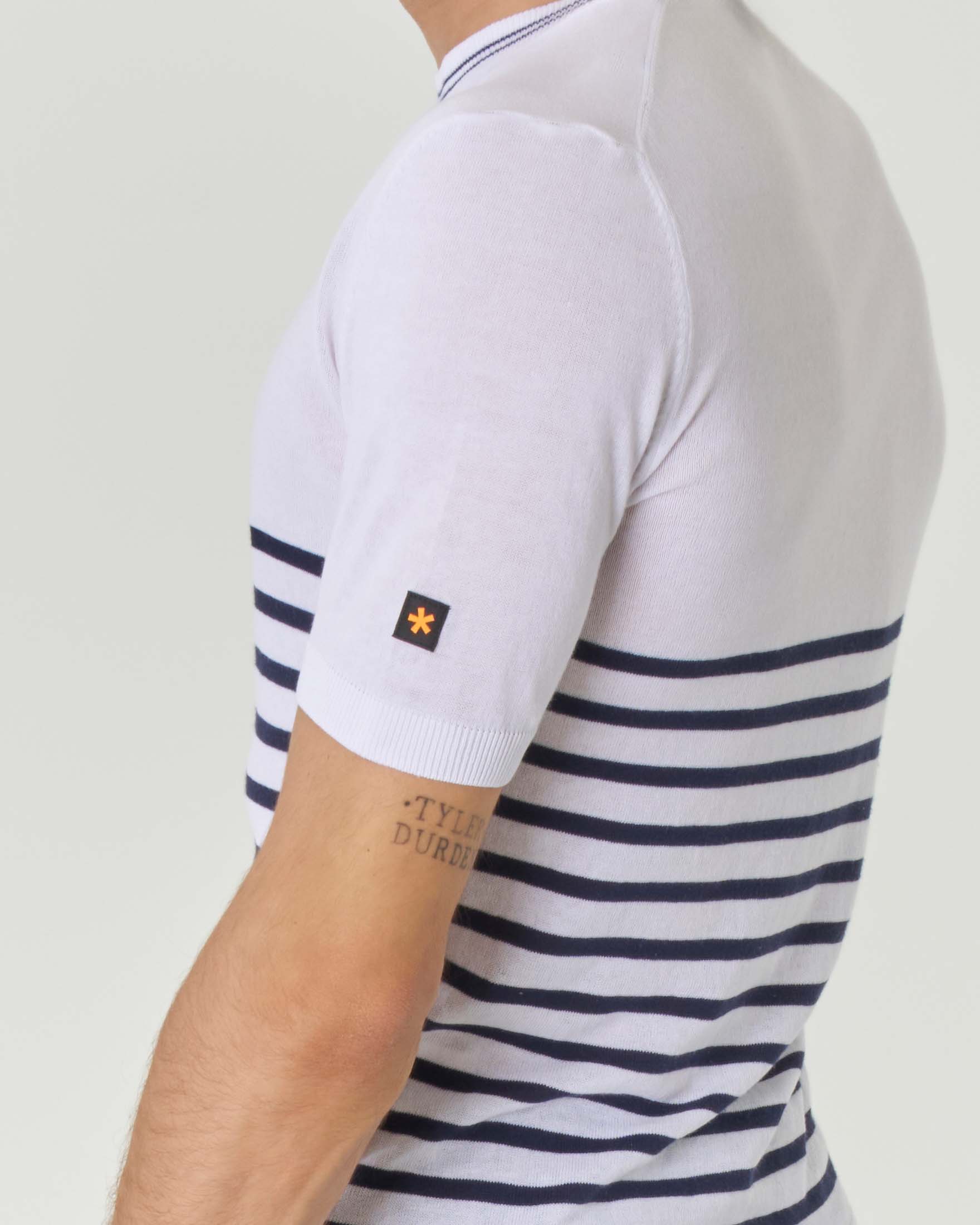 Maglia mezza manica bianca in puro cotone con fantasia a righe blu image