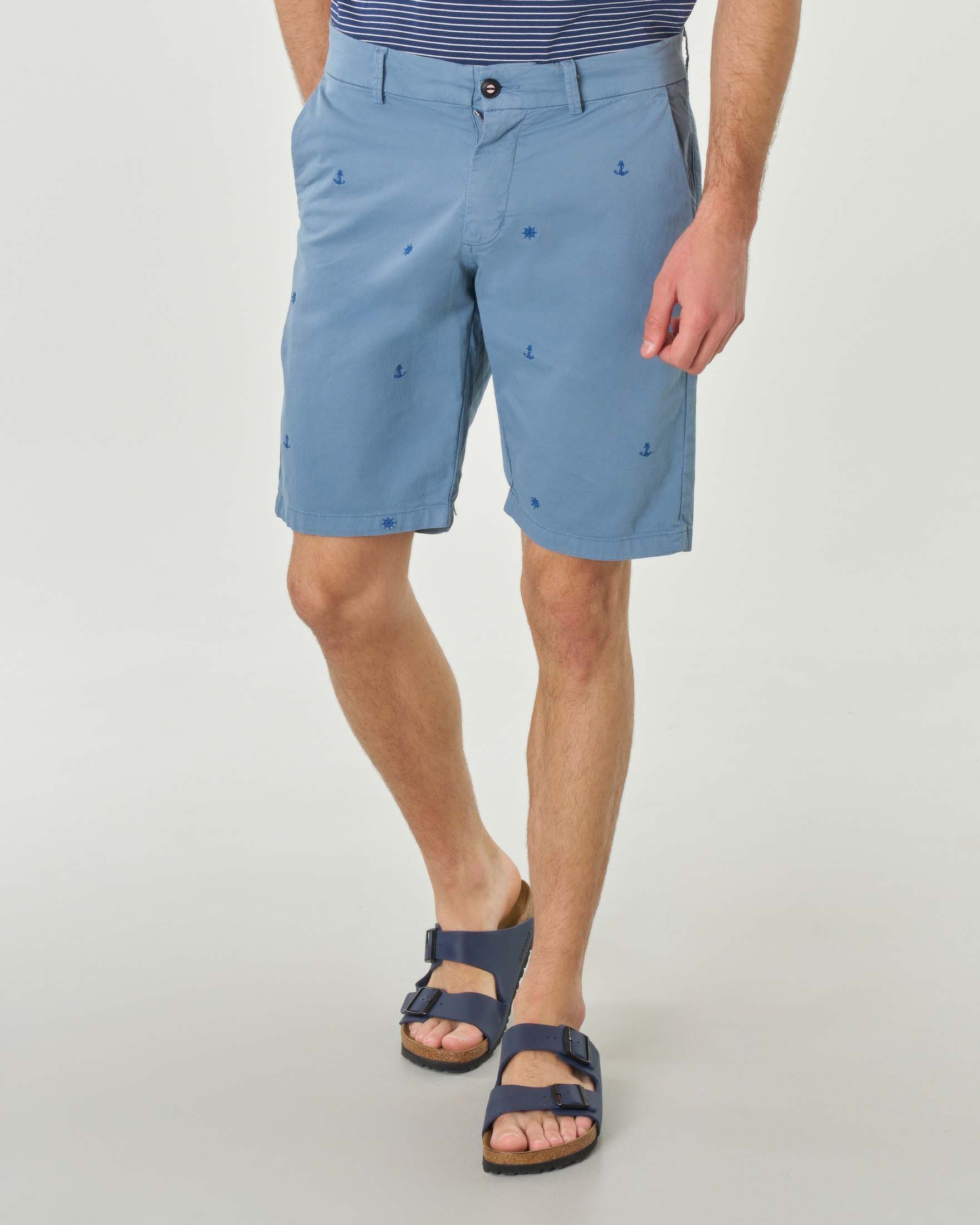 Bermuda chino color avio in cotone stretch con ricami mare jacquard