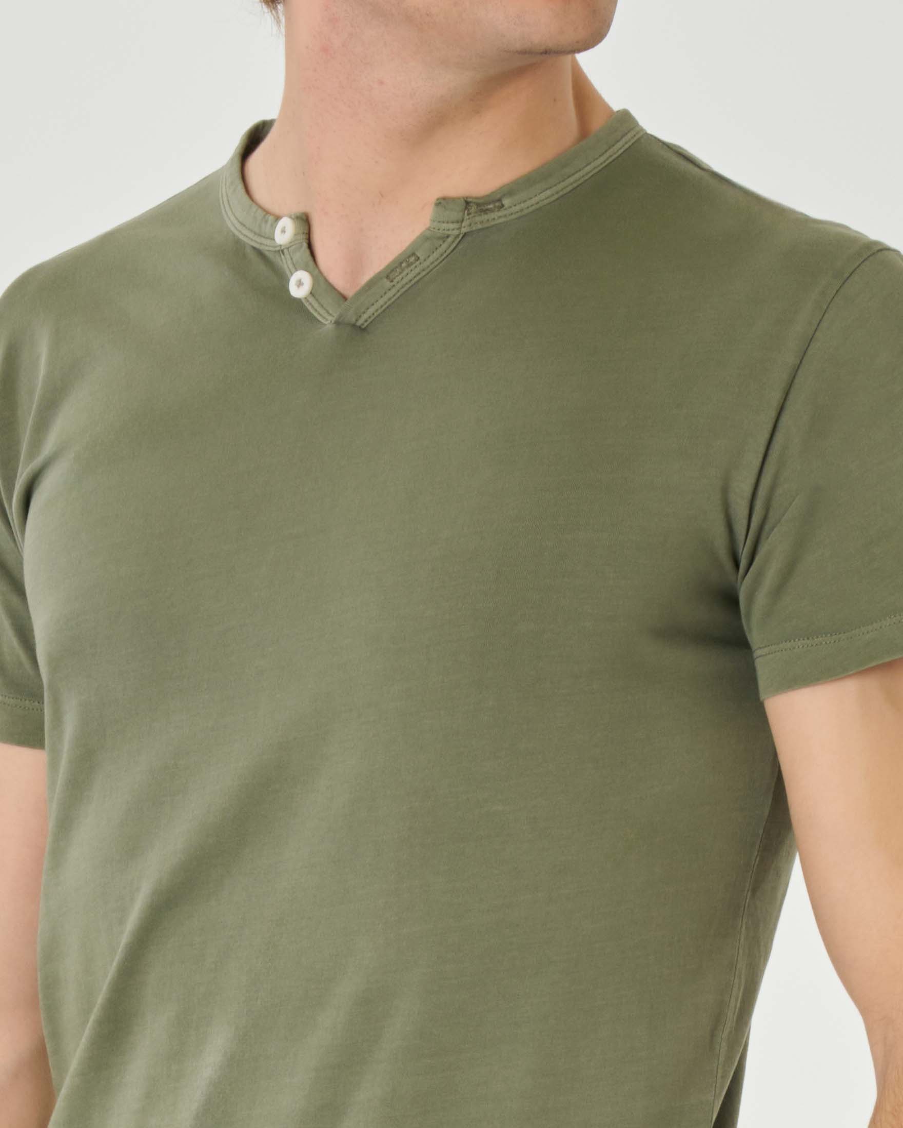 T-shirt serafino mezza manica verde militare in puro cotone image