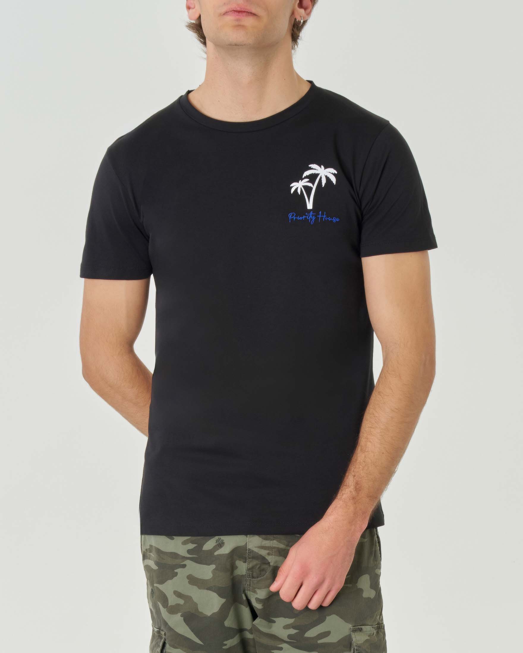 T-shirt nera in puro cotone con stampa palmette bianche e scritta blu royal ricamata sul petto