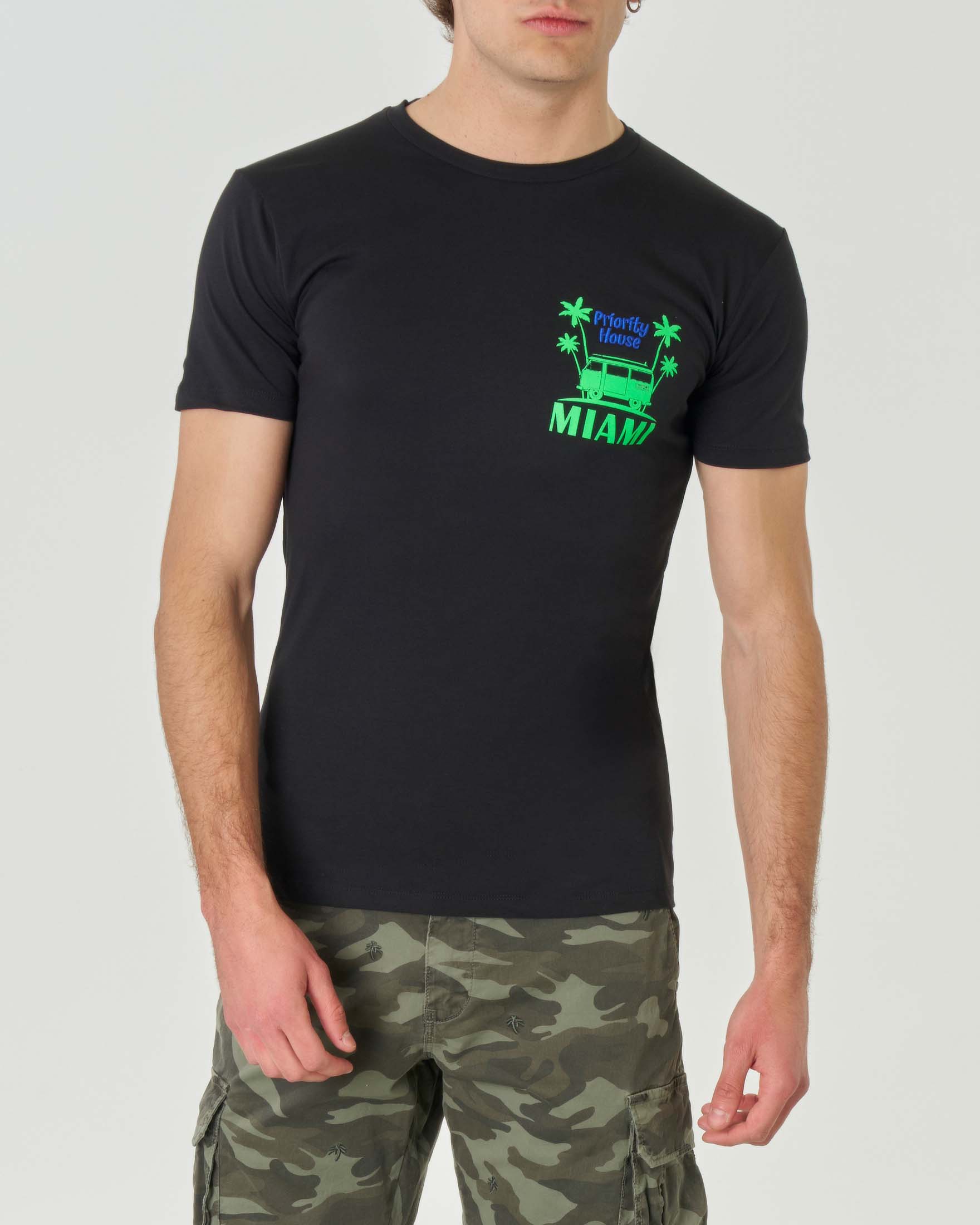 T-shirt nera girocollo in puro cotone con stampa Miami fluo e logo blu royal ricamato sul petto