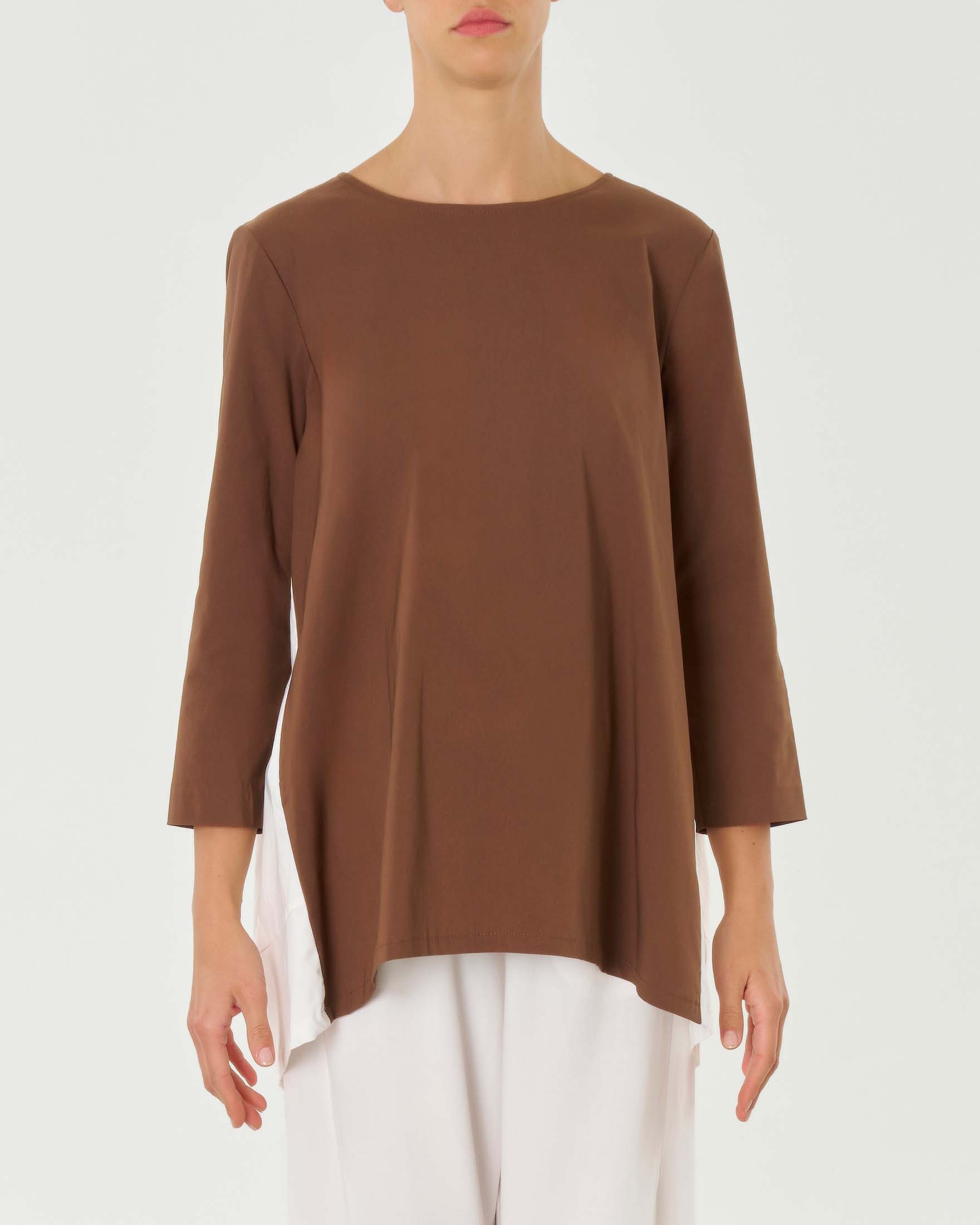 Blusa over marrone in bengalina di viscosa stretch con carrè posteriore di colore bianco
