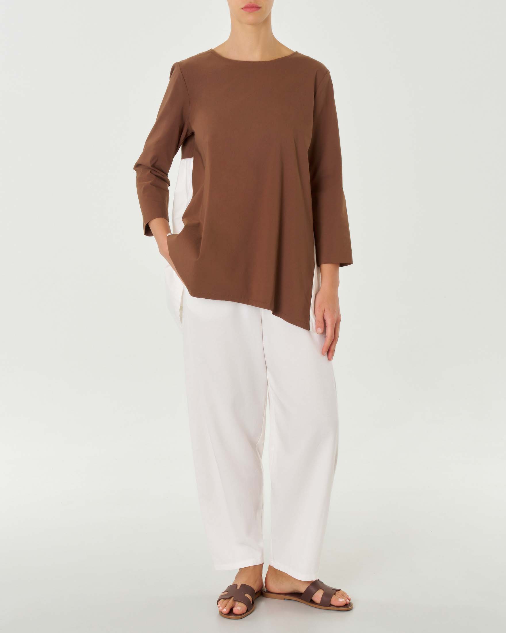 Blusa over marrone in bengalina di viscosa stretch con carre posteriore di colore bianco