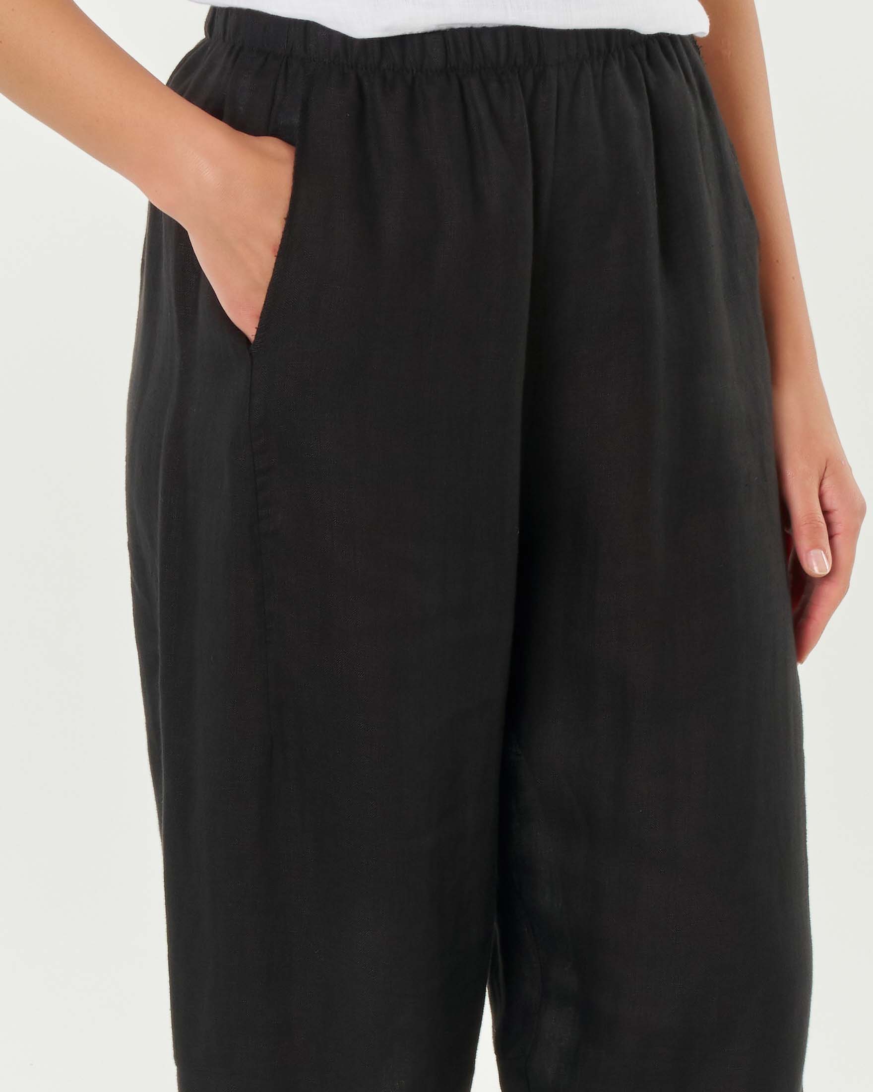 Pantaloni neri in puro lino dalla linea wide con elastico inserito in vita image