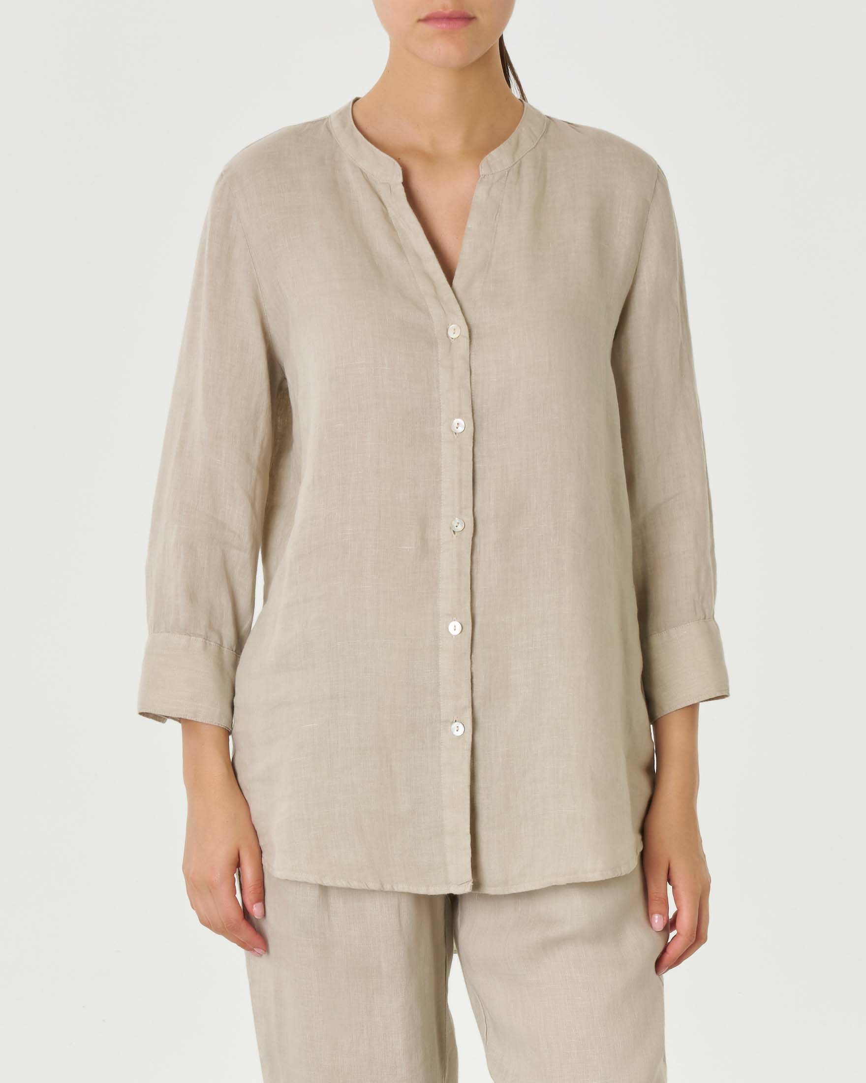 Camicia beige in lino con colletto alla coreana e apertura a V