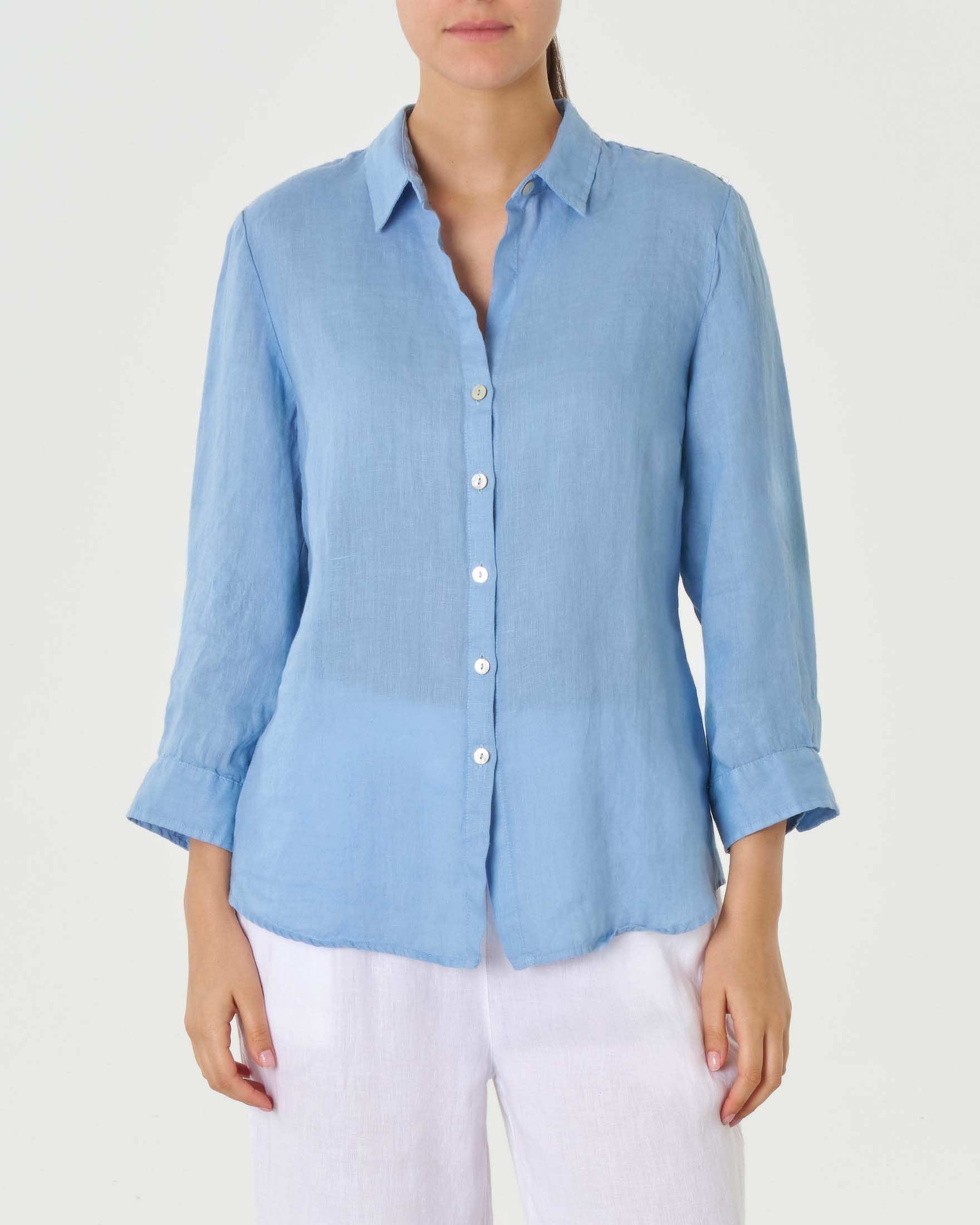 Camicia azzurro polvere in lino dalla linea sfiancata con colletto classico e apertura a V