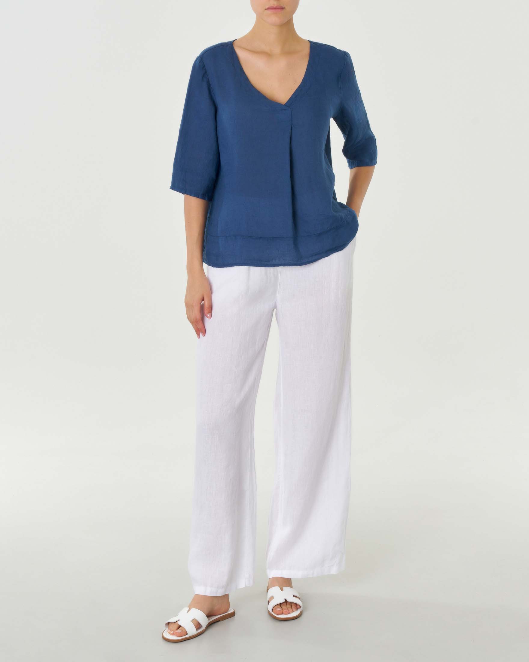 Blusa color ottanio in lino con maniche al gomito e scollo a V