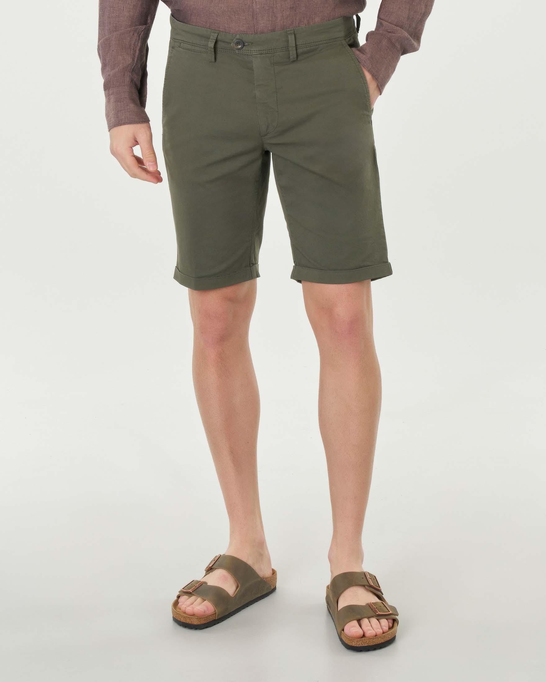 Bermuda chino verde militare in gabardina di cotone stretch