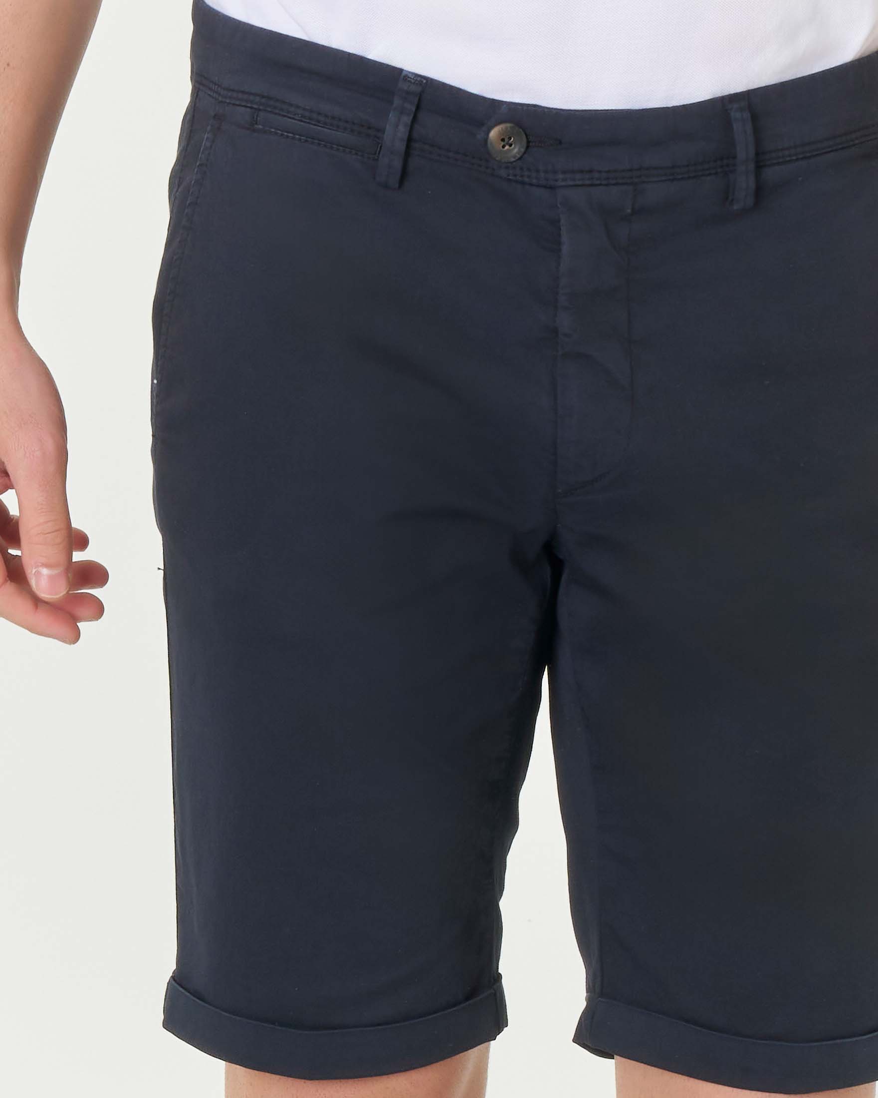 Bermuda chino blu in gabardina di cotone stretch