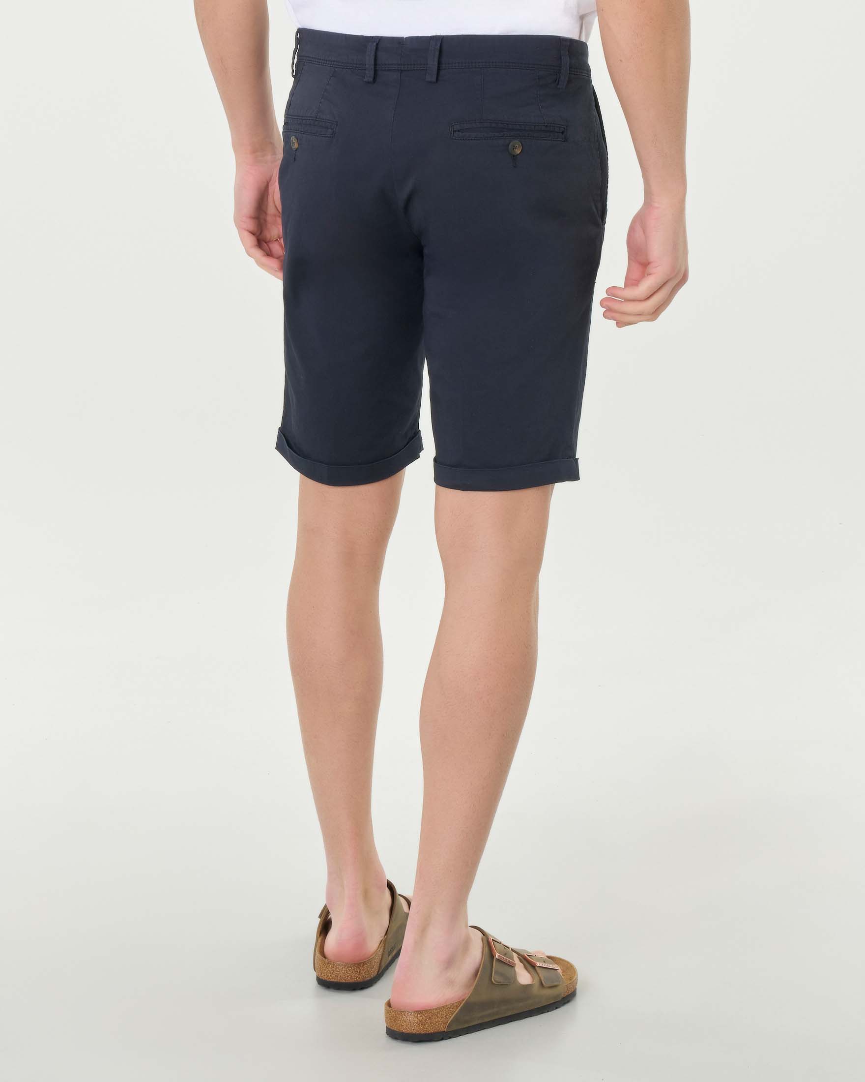 Bermuda chino blu in gabardina di cotone stretch