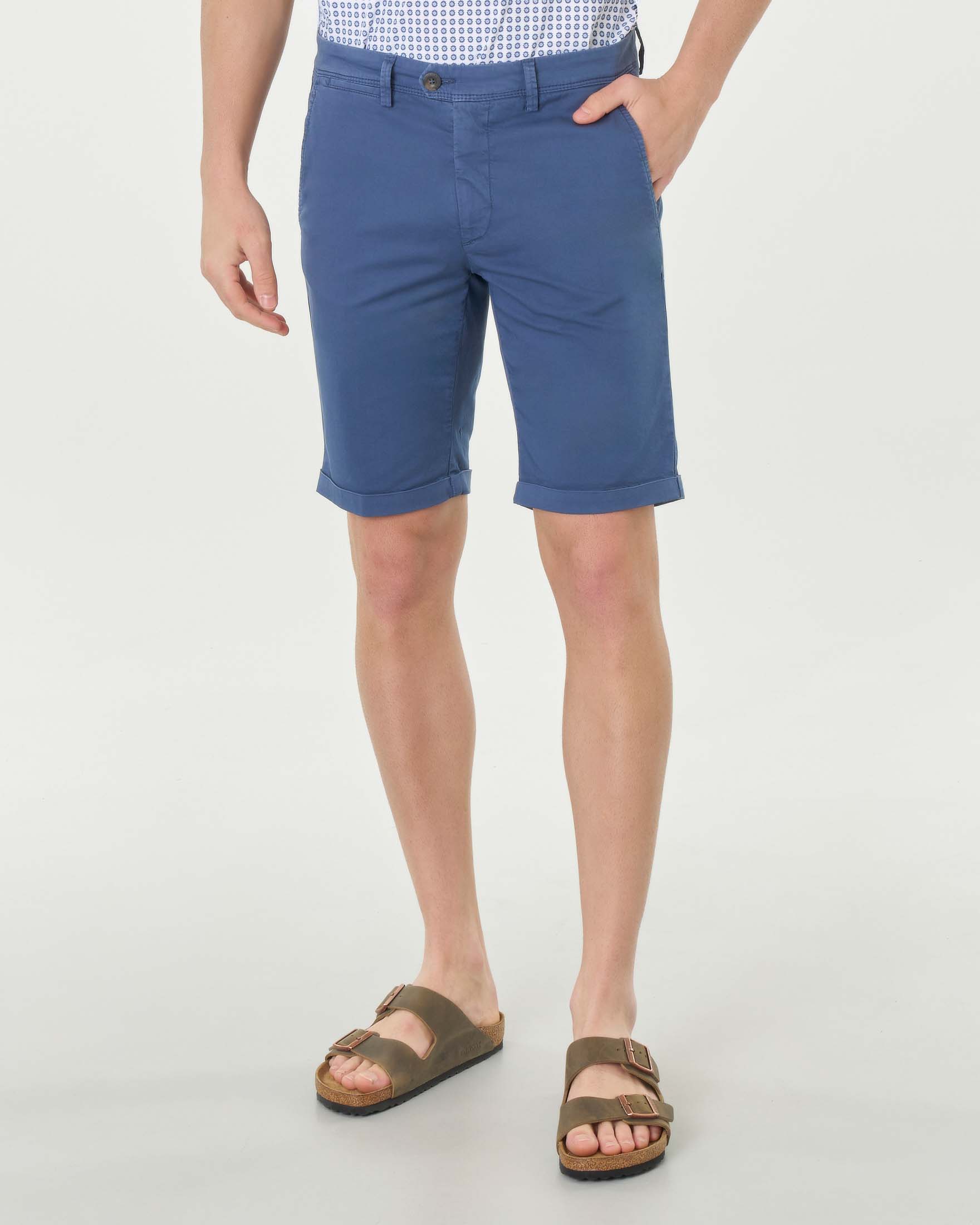 Bermuda chino blu indaco in gabardina di cotone stretch