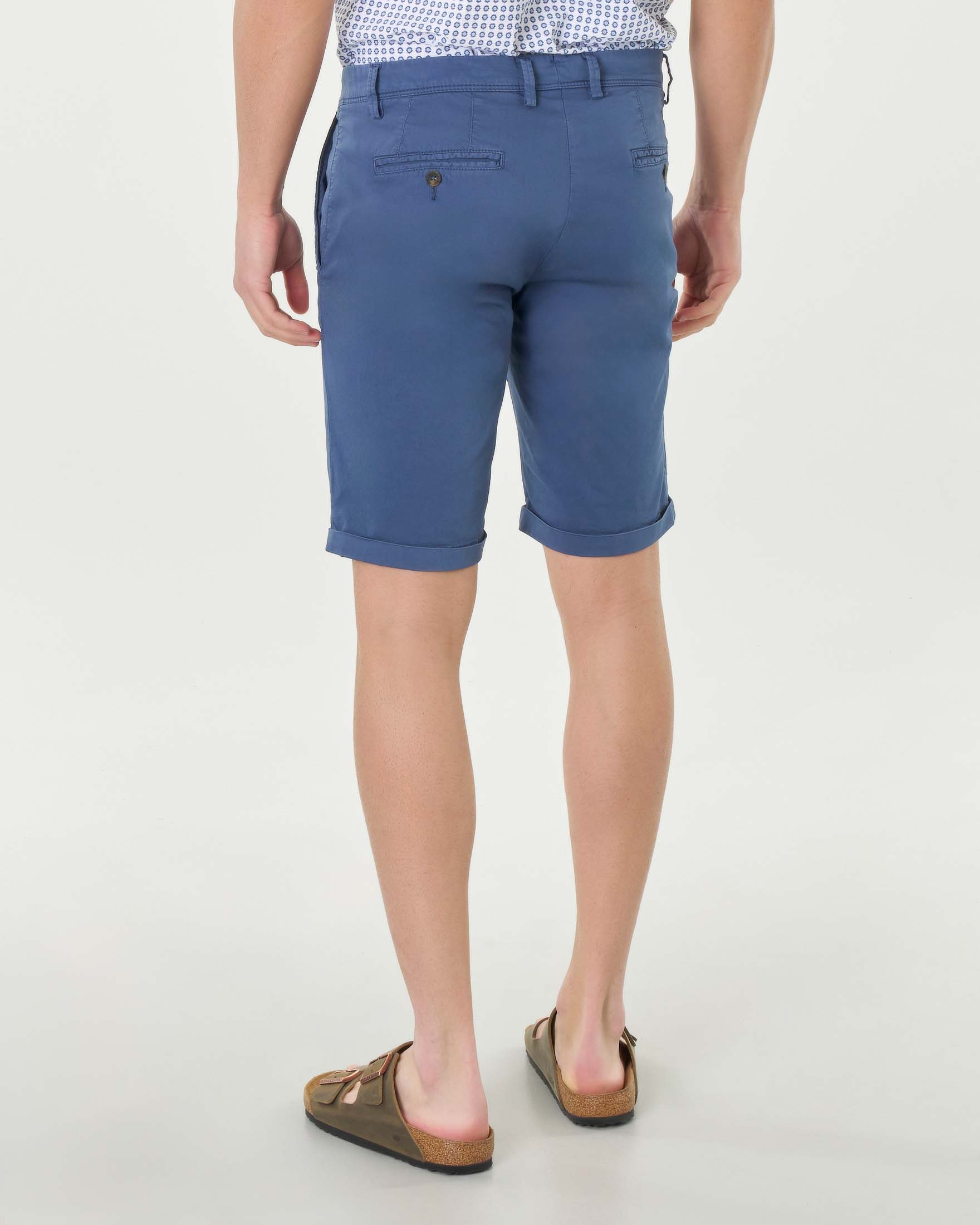 Bermuda chino blu indaco in gabardina di cotone stretch