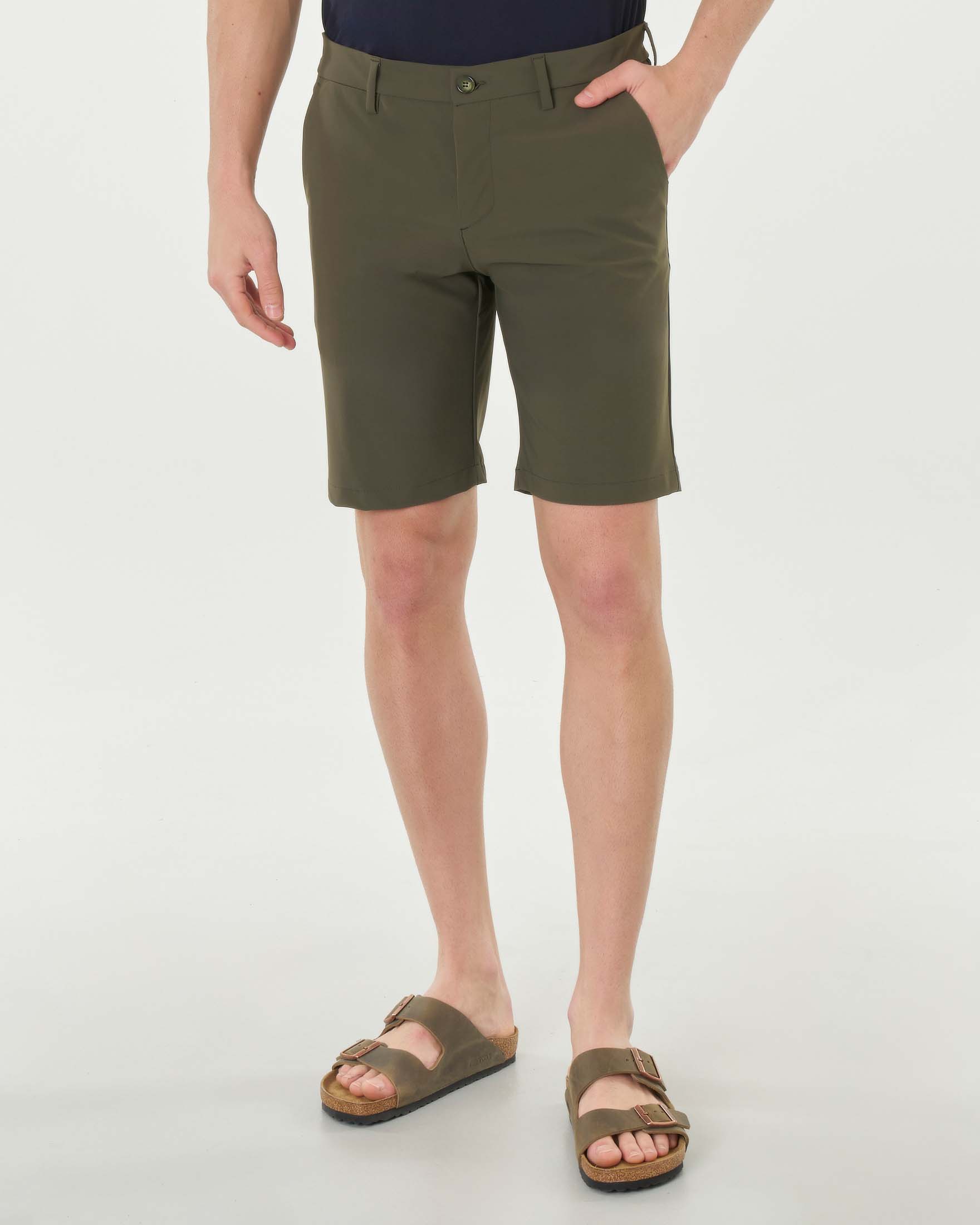 Bermuda chino verde militare in tessuto tecnico stretch