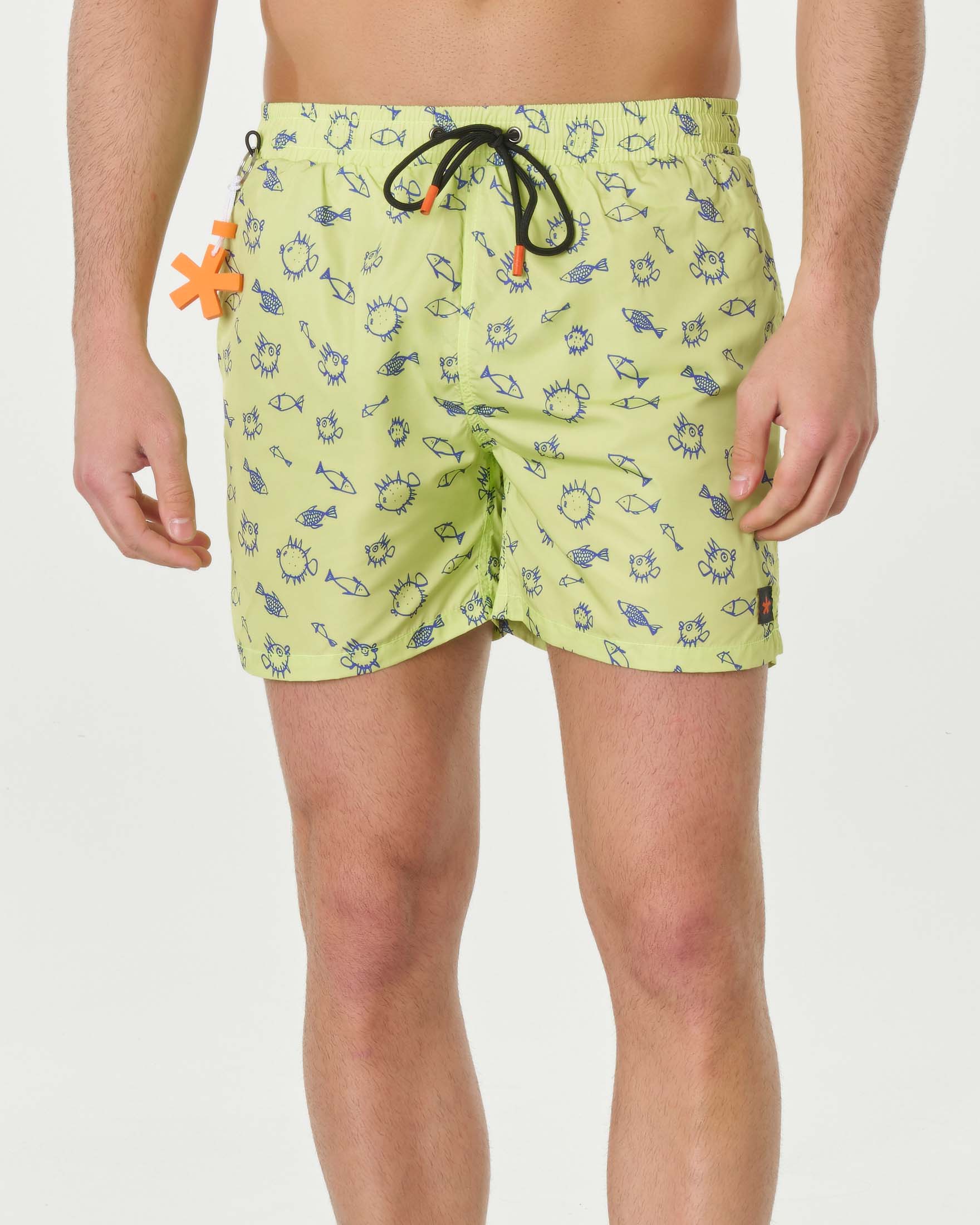 Boxer mare giallo con stampa grafica pesci