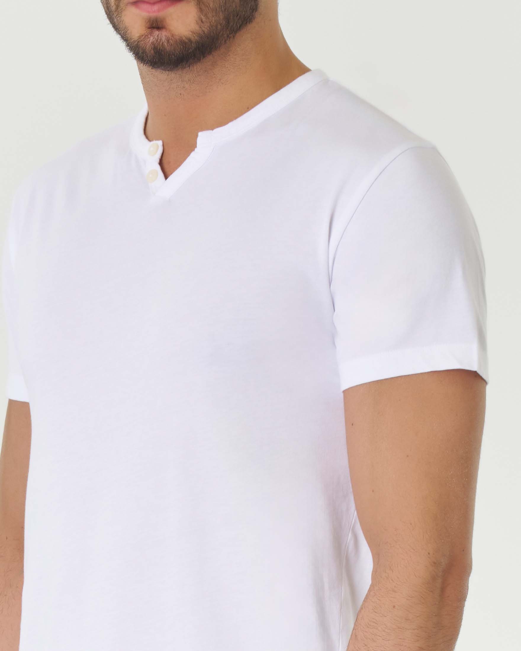 T-shirt serafino bianca mezza manica in cotone fiammato image